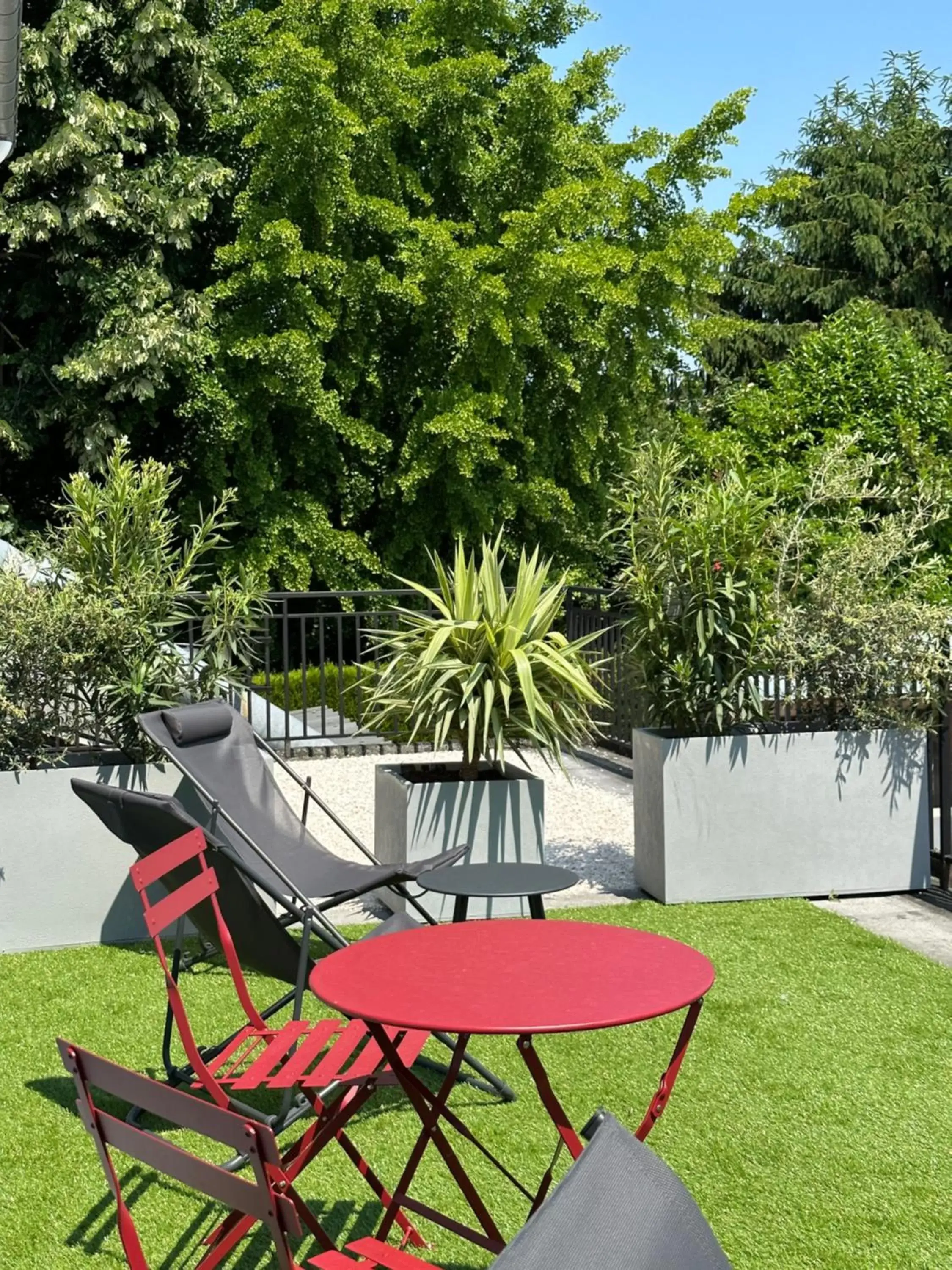 Patio, Garden in Le Vert Bocage