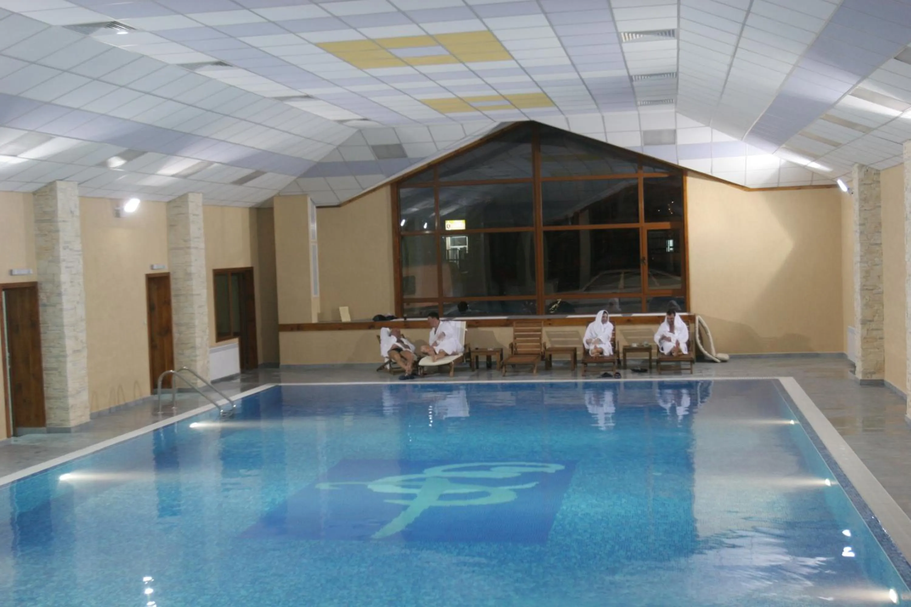 Swimming pool in Evelina Palace Hotel