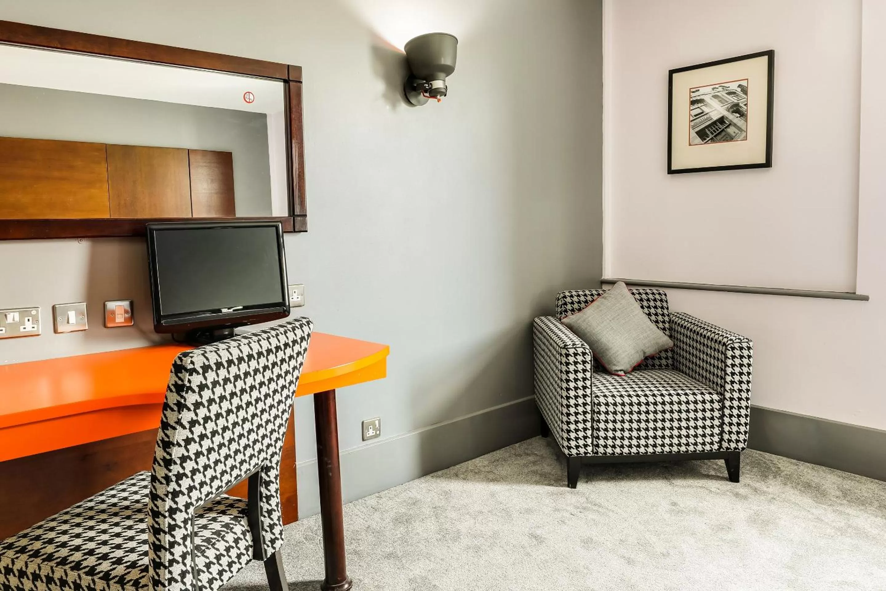 TV and multimedia in Best Western Sheffield City Hotel
