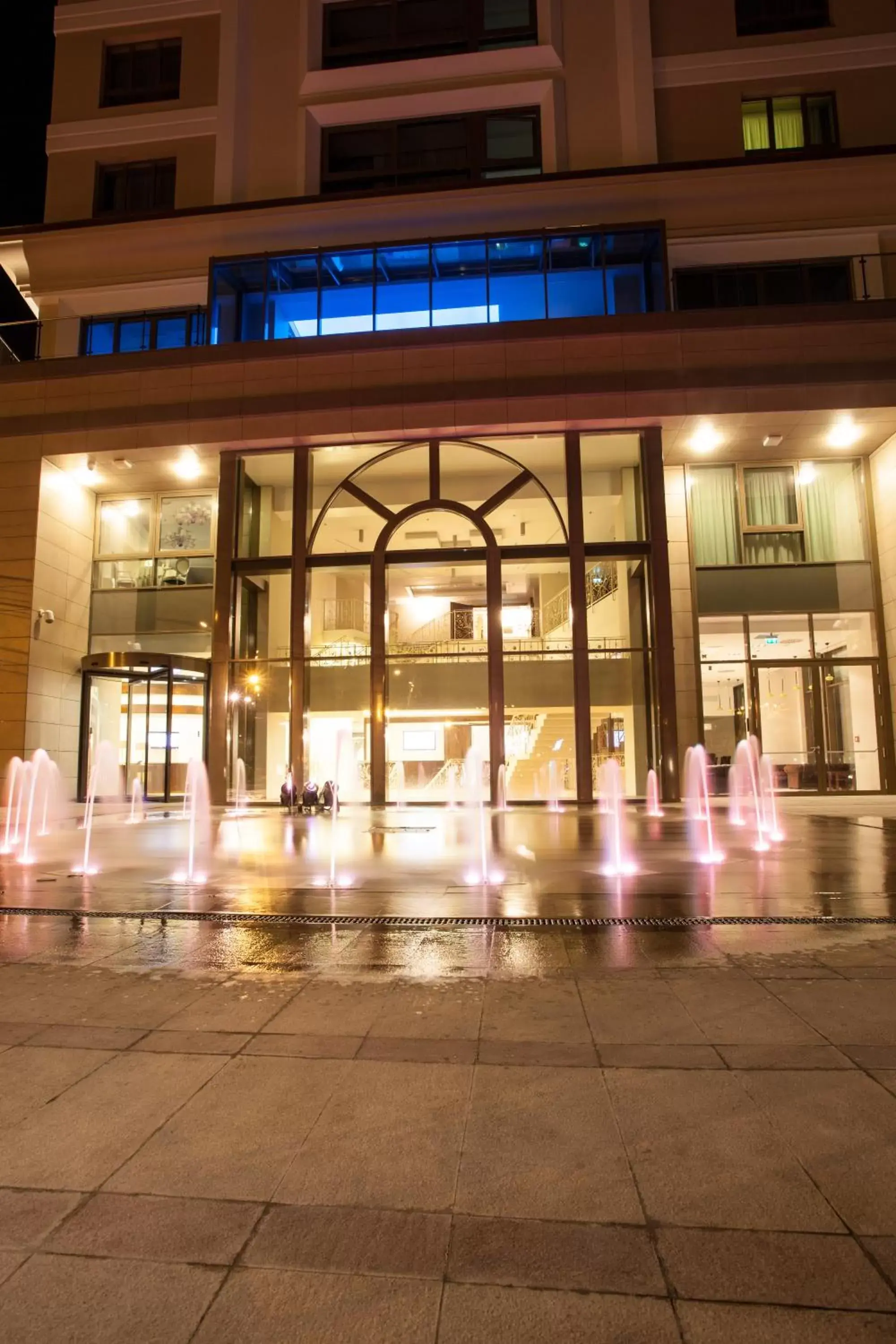 Facade/entrance, Swimming Pool in Hotel International Iasi