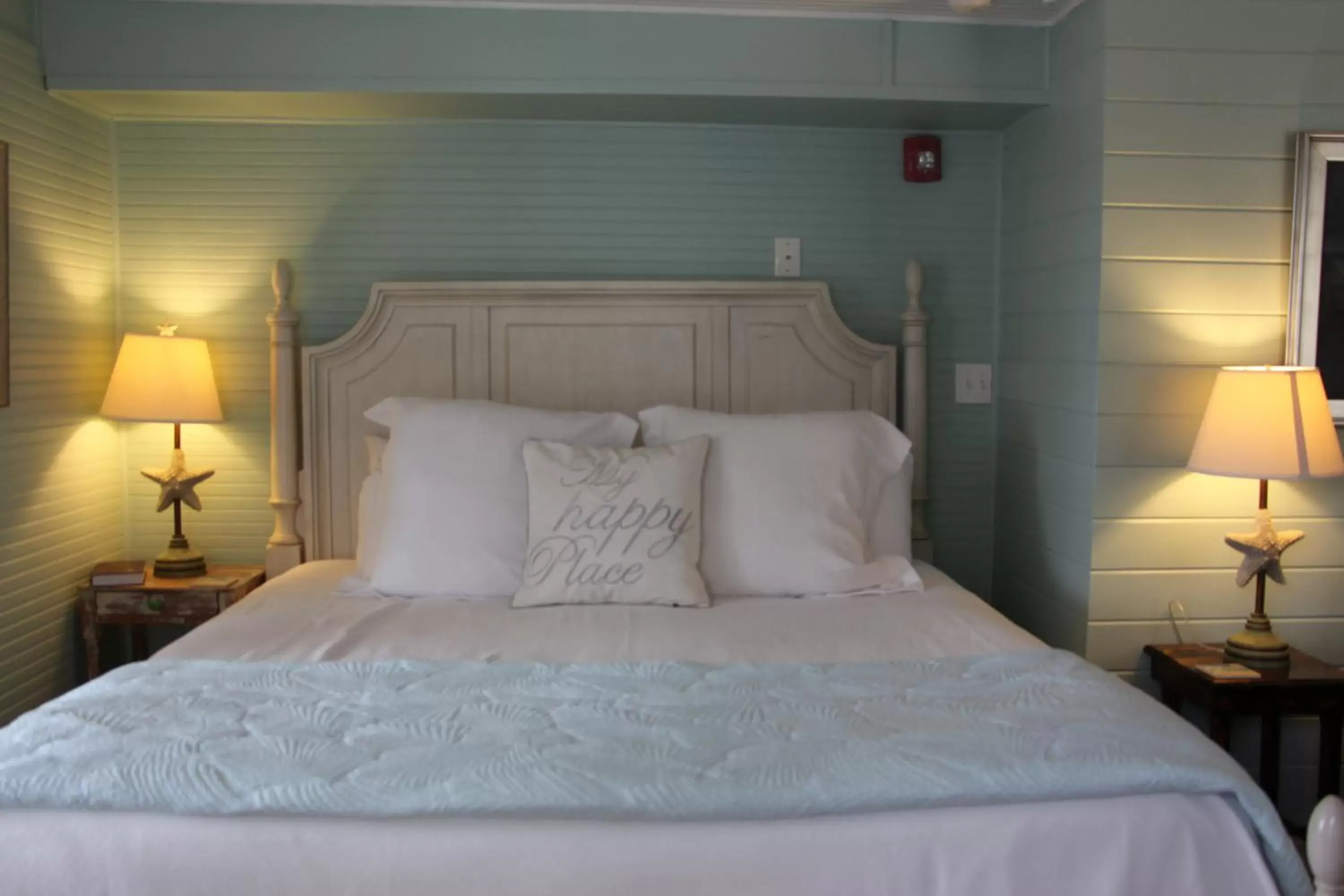 Bed in Beachview Inn and Spa