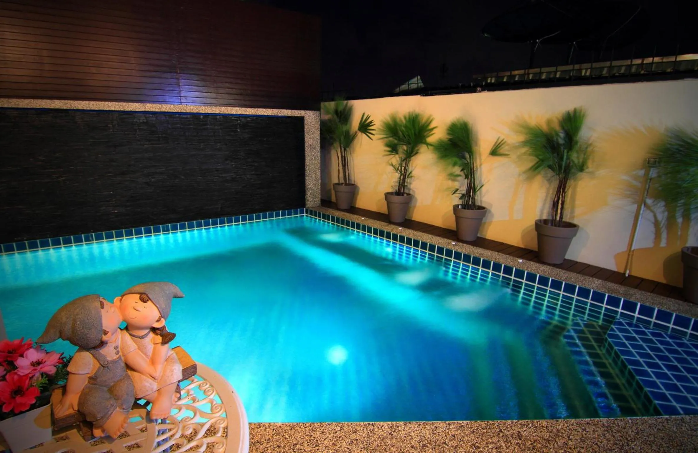 Swimming pool in Cool Residence Hotel