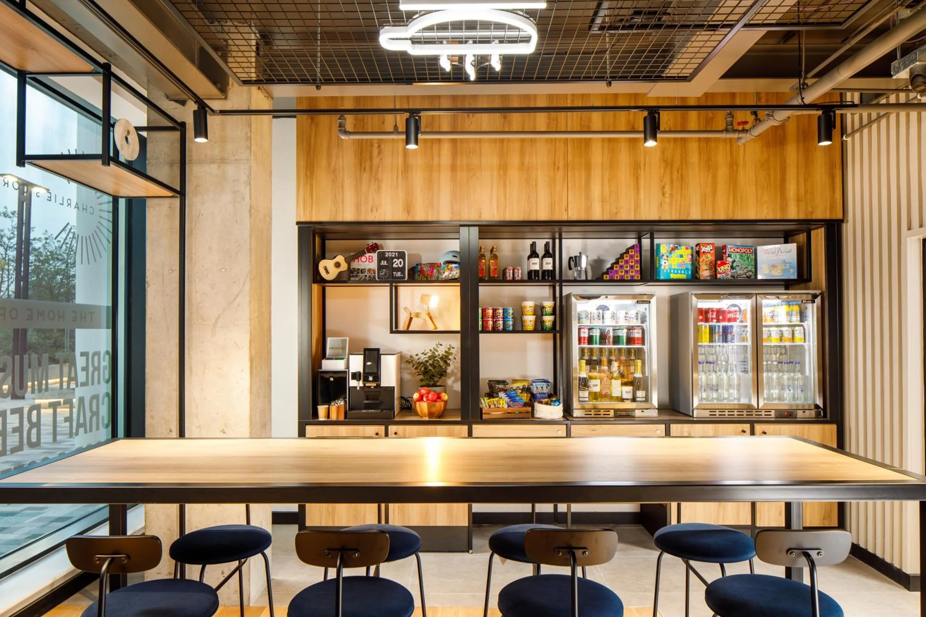 On-site shops in Aparthotel Adagio London Sutton Point