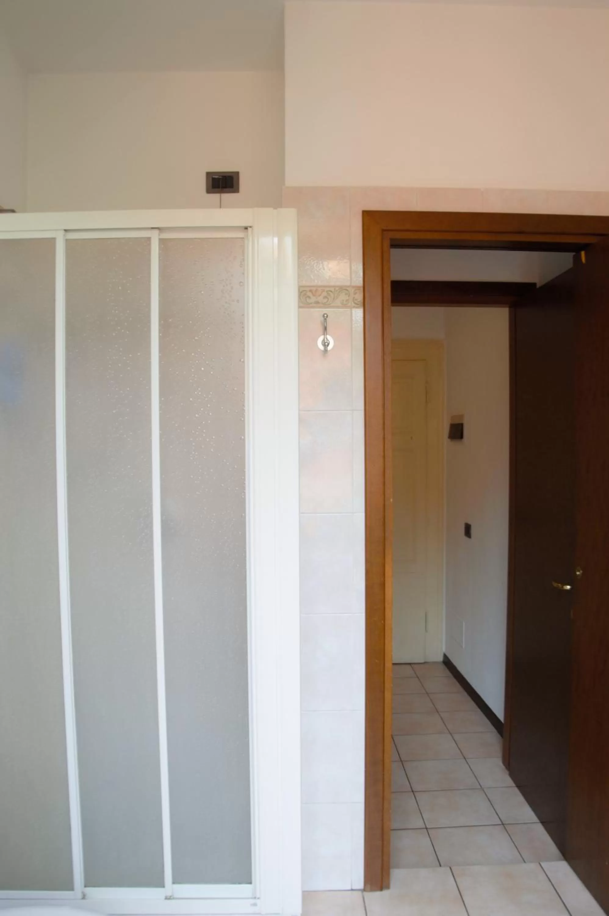 Shower, Bathroom in Zaffiro Blu Airport