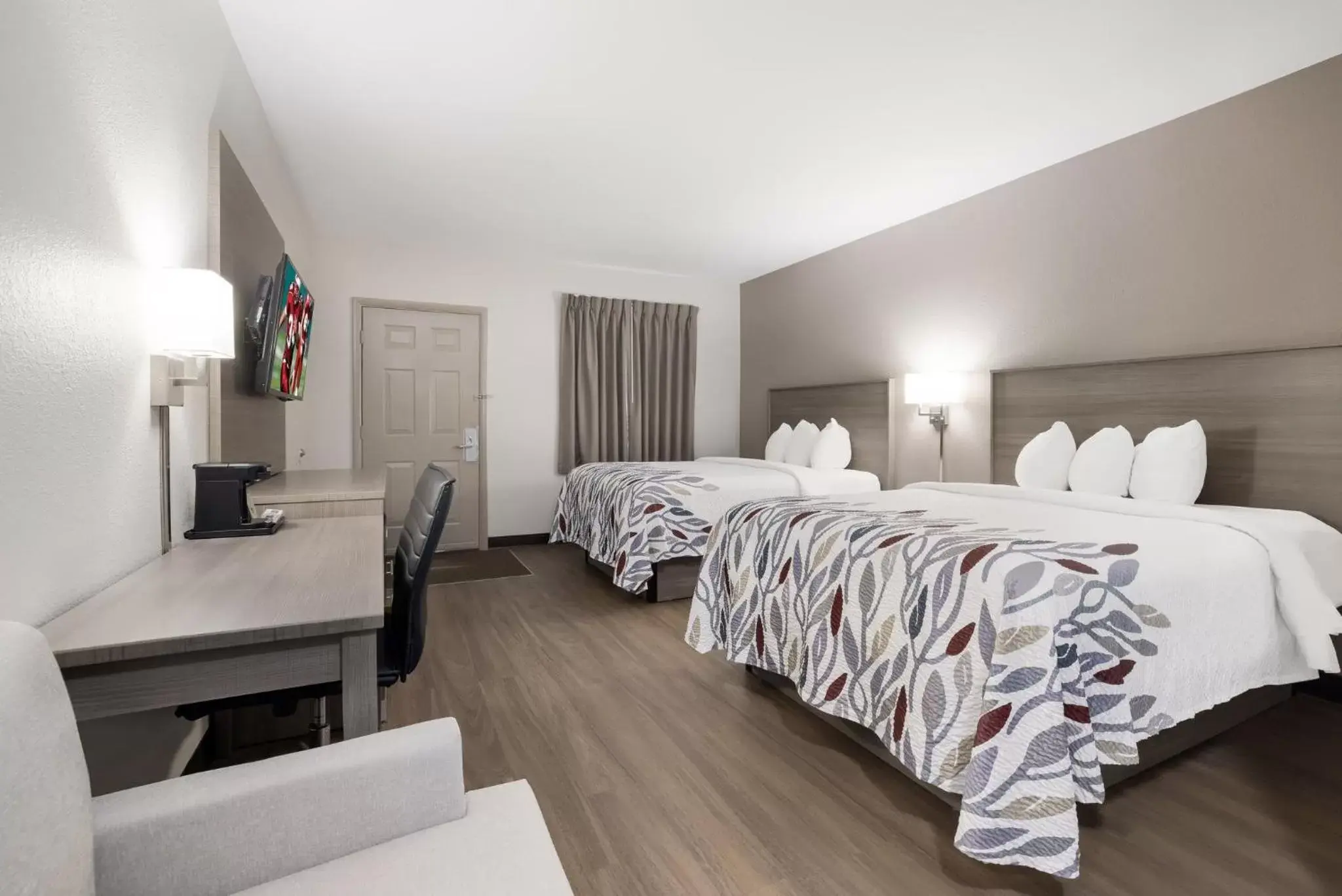 Bedroom, Bed in Red Roof Inn Weedsport Bedroom, Bed in Red Roof Inn Weedsport