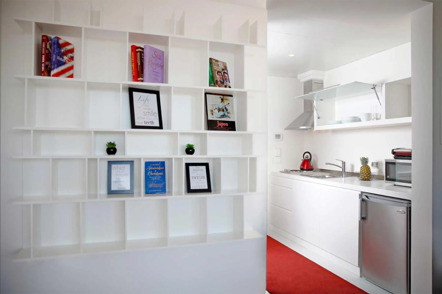 Kitchen or kitchenette in 1866 Court & Suites Hotel