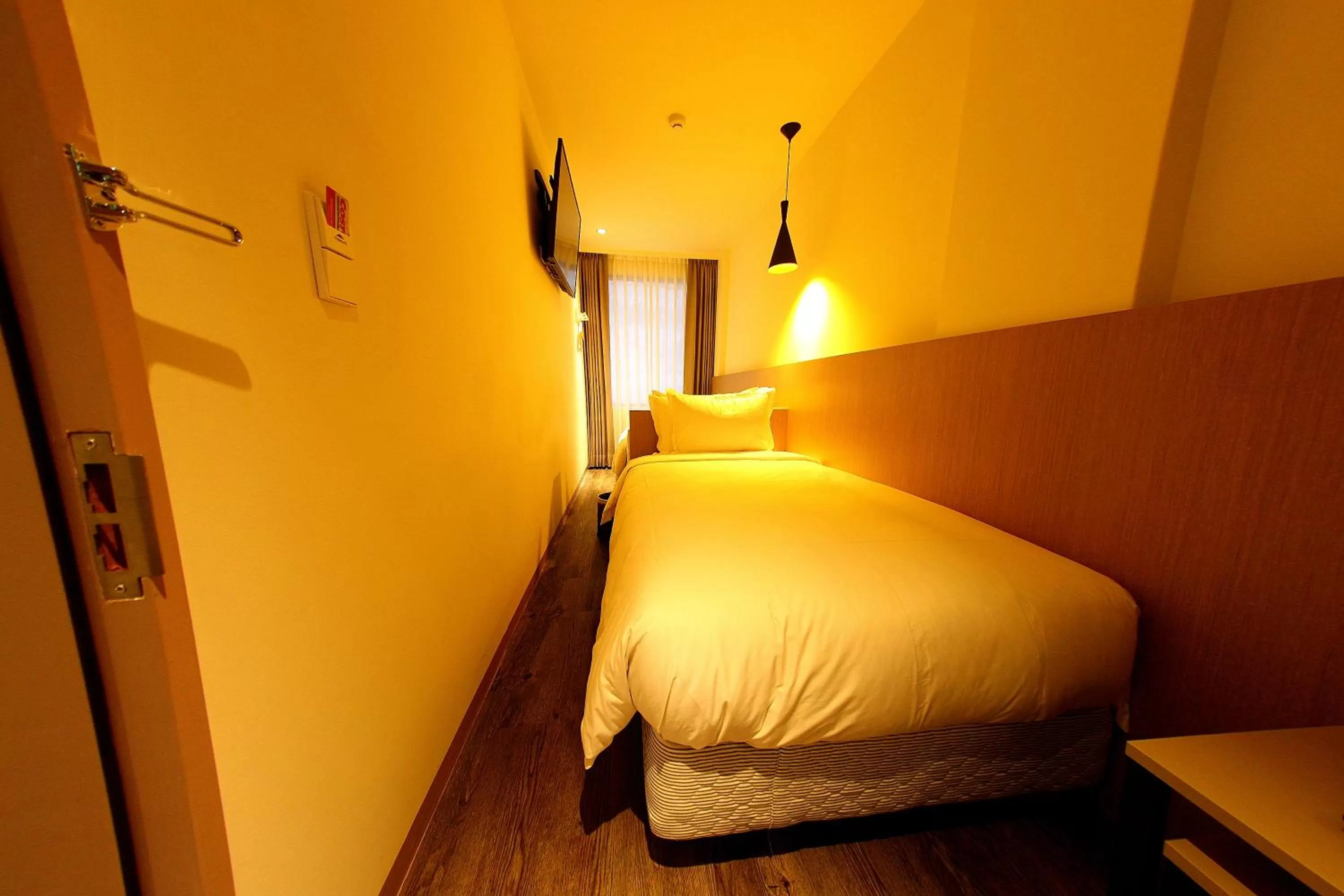 Photo of the whole room, Bed in 26 Inn