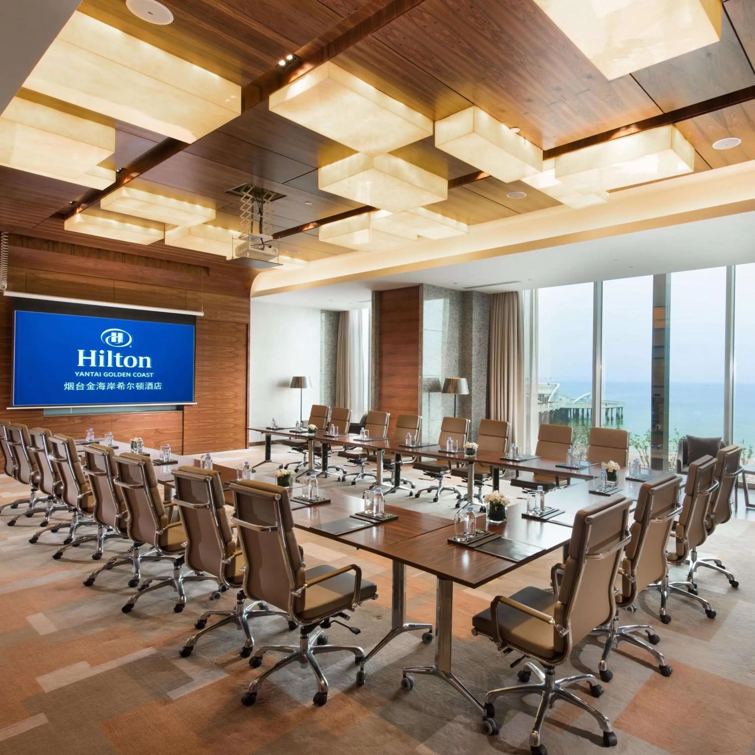 Meeting/conference room in Hilton Yantai Golden Coast