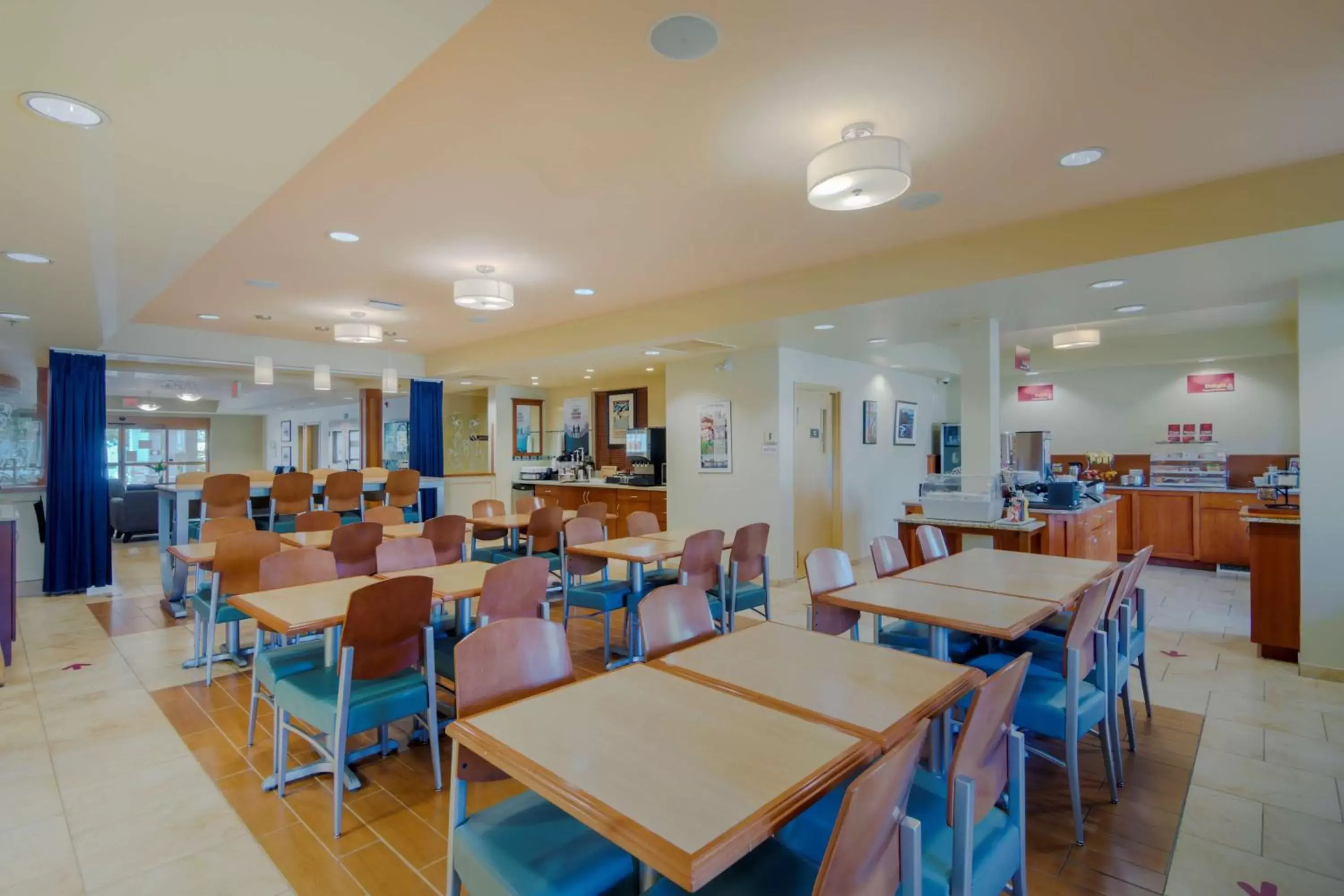 Breakfast in Best Western PLUS Chemainus Inn Breakfast in Best Western PLUS Chemainus Inn
