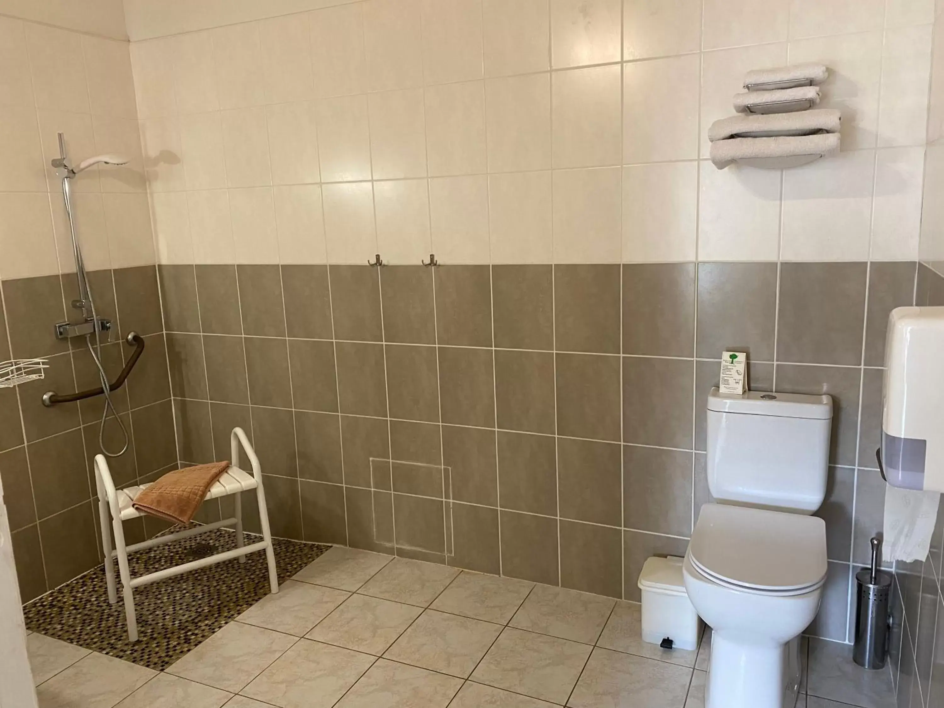 Bathroom in LOGIS Hôtel La Chaumière