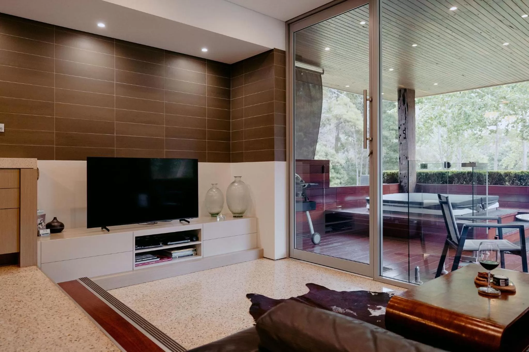 TV and multimedia in Losari Retreat