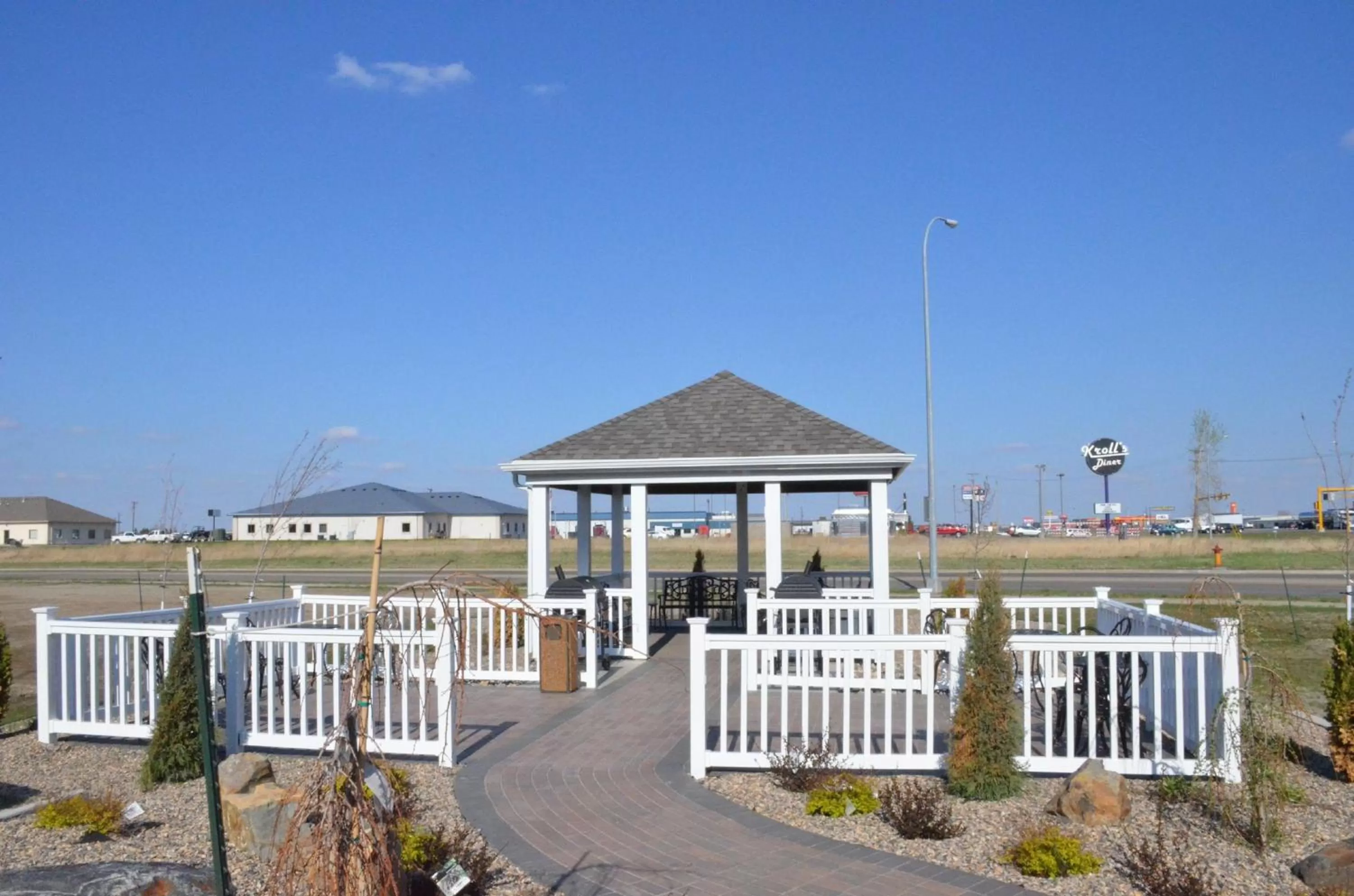 BBQ facilities in Sierra Inn Minot