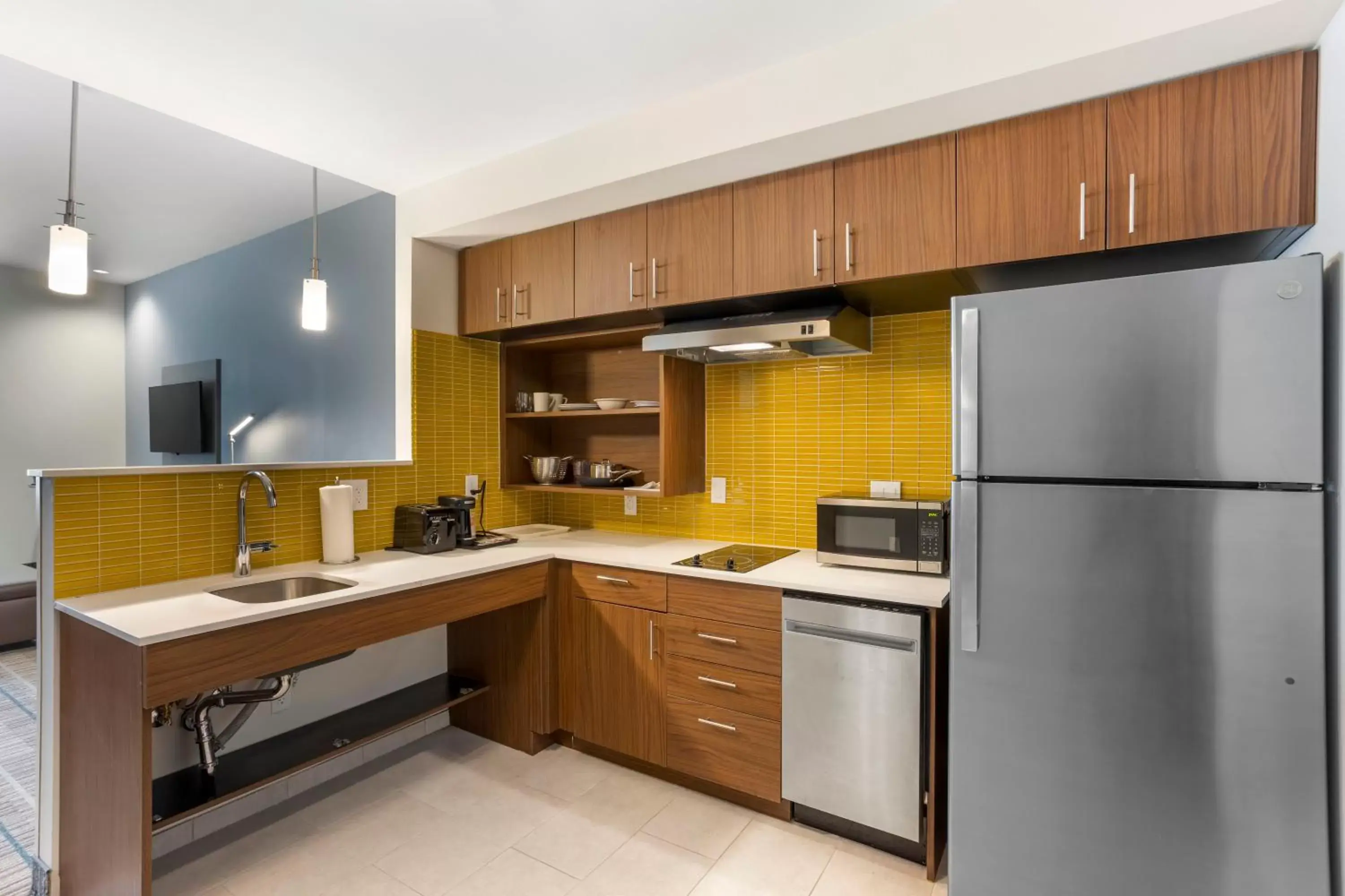 Bedroom, Kitchen/Kitchenette in MainStay Suites North - Central York