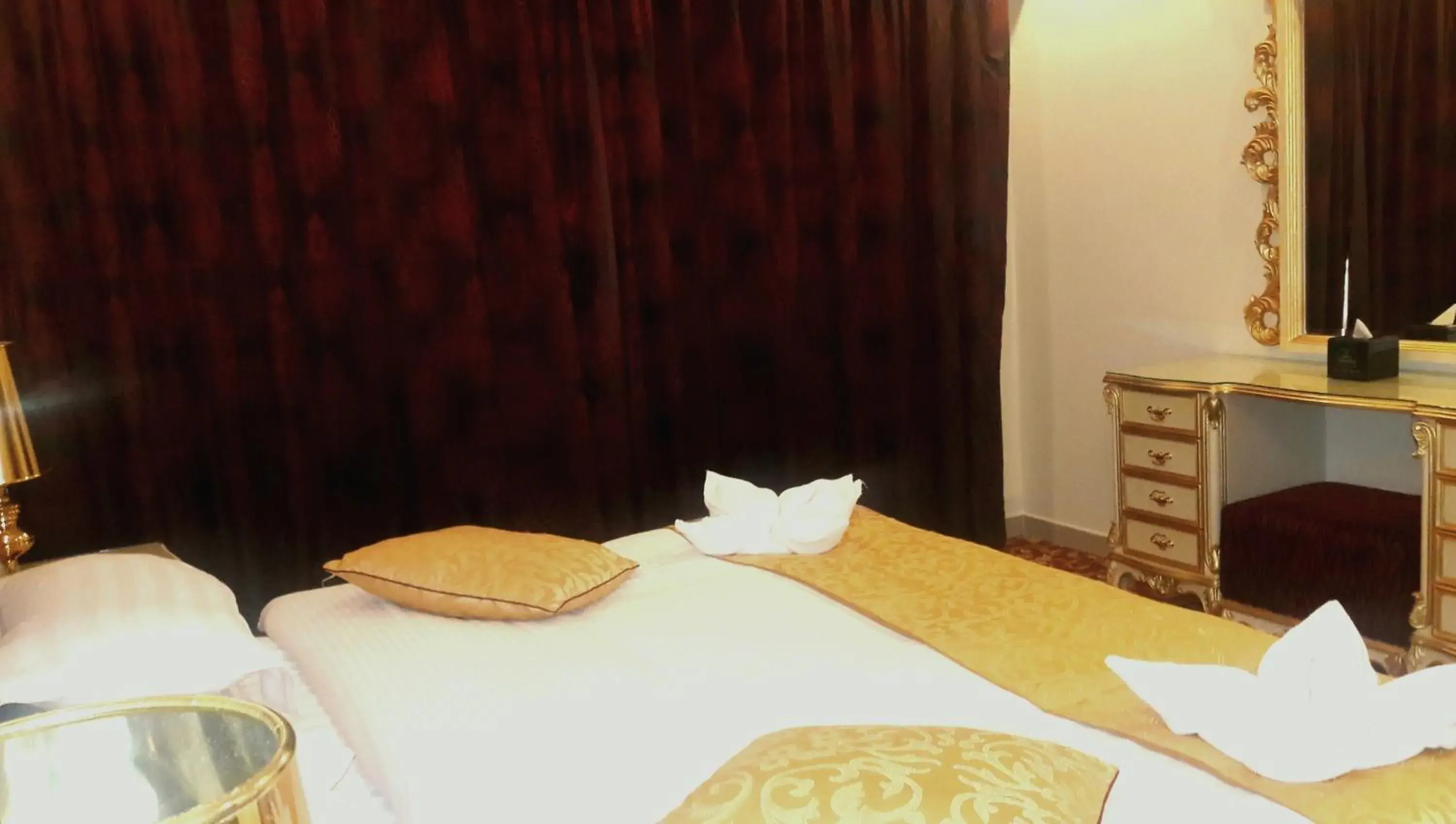 Bedroom, Room Photo in Rose Garden Hotel