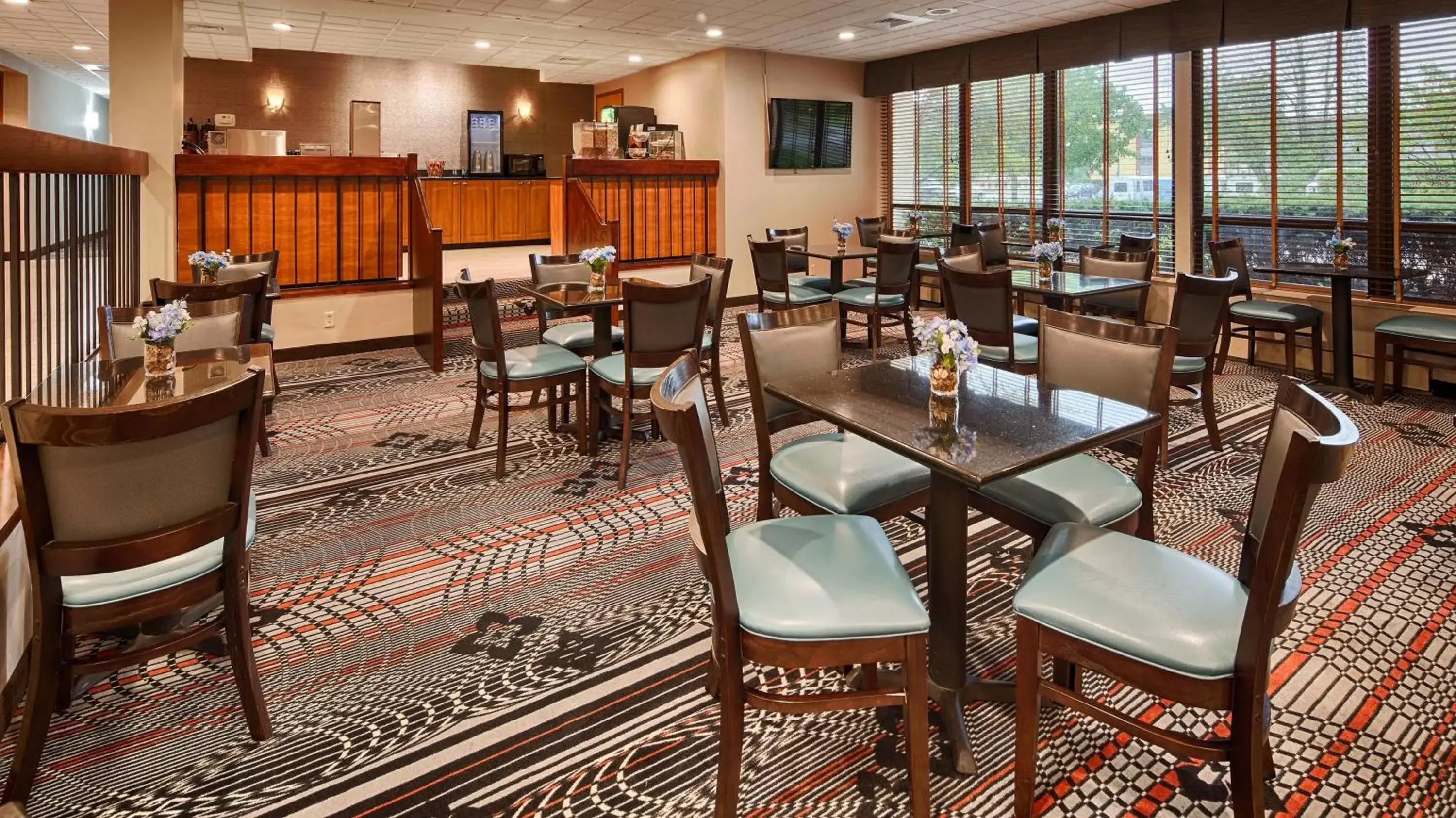 Dining area, Restaurant/Places to Eat in The Hotel at Dayton Airport