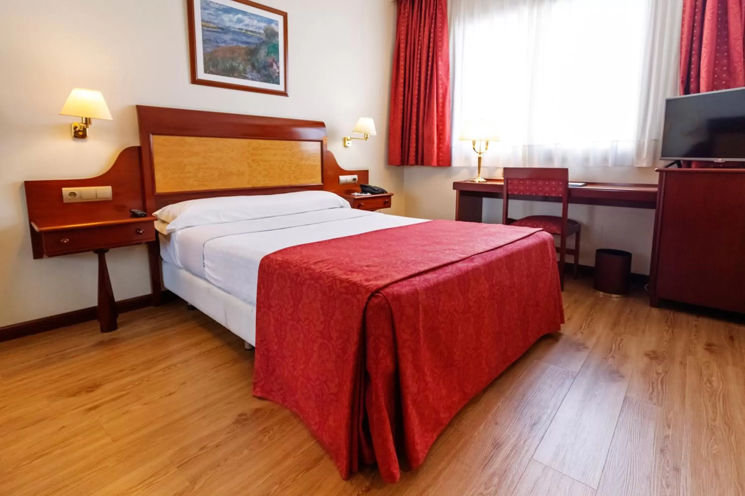 Photo of the whole room, Bed in Gran Hotel de Ferrol
