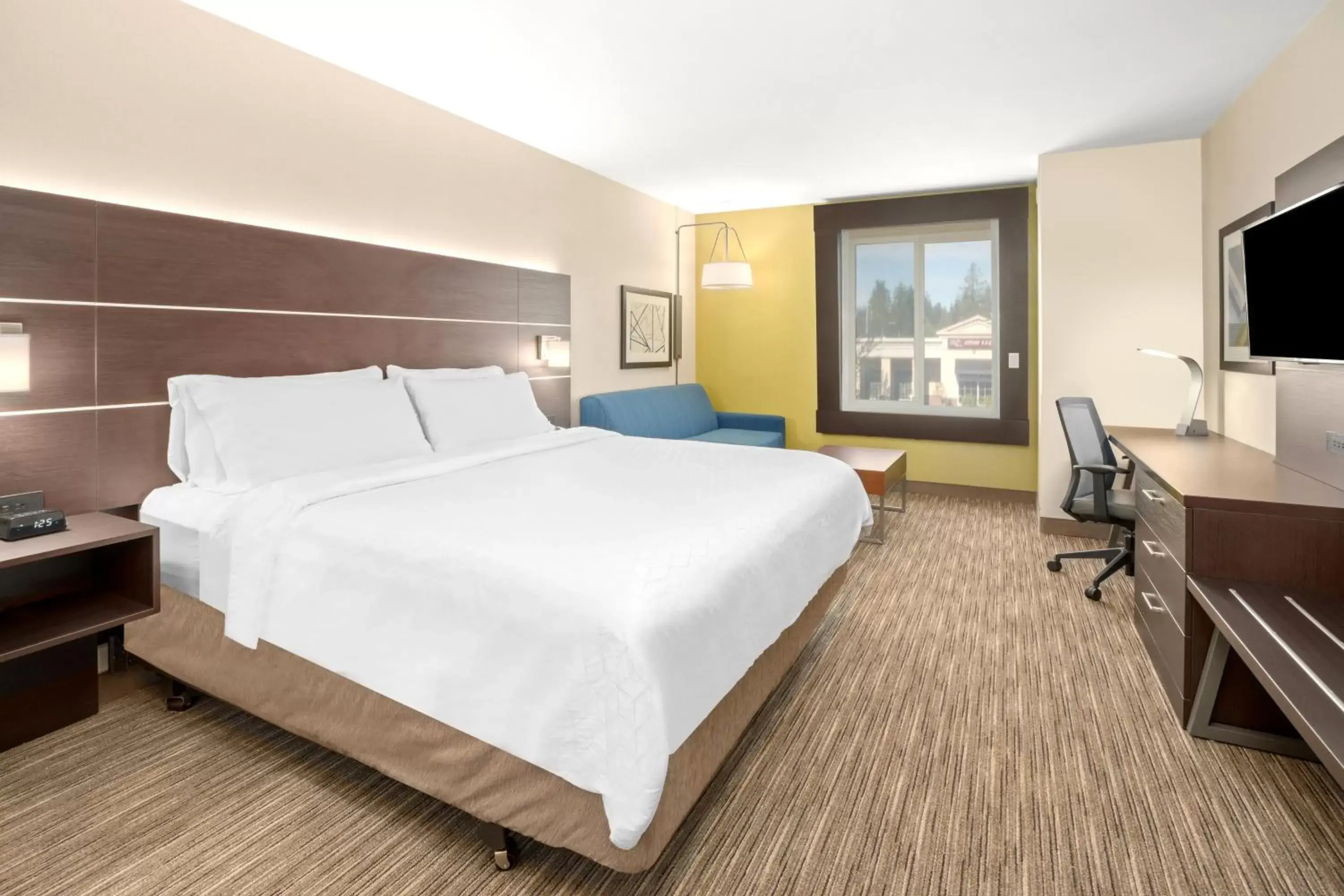 Photo of the whole room, Bed in Holiday Inn Express Hotel & Suites Marysville, an IHG Hotel