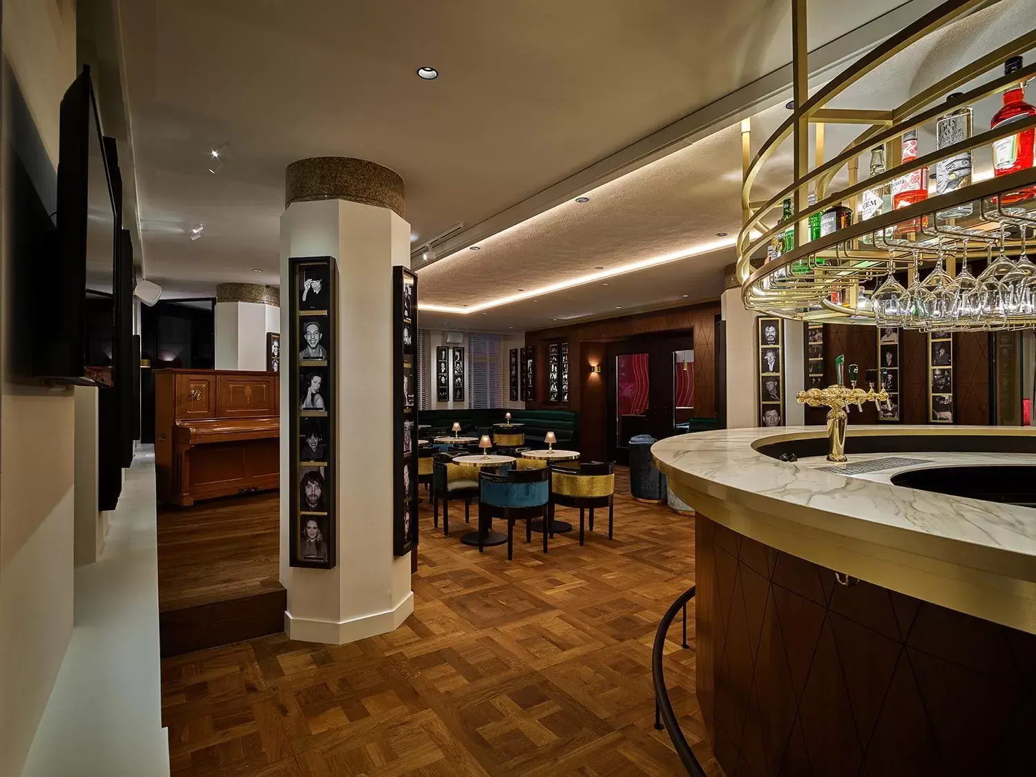 Lounge or bar, Restaurant/Places to Eat in Hard Rock Hotel Amsterdam American
