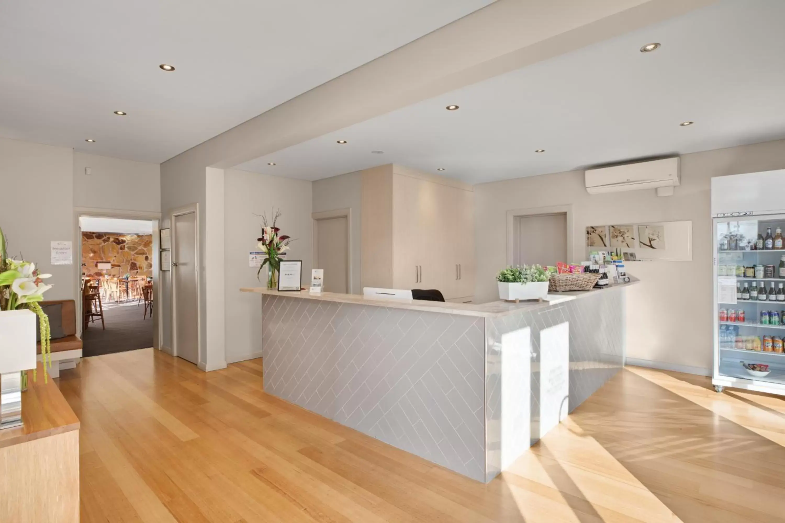 Property building in Adelaide Road Motor Lodge Property building in Adelaide Road Motor Lodge