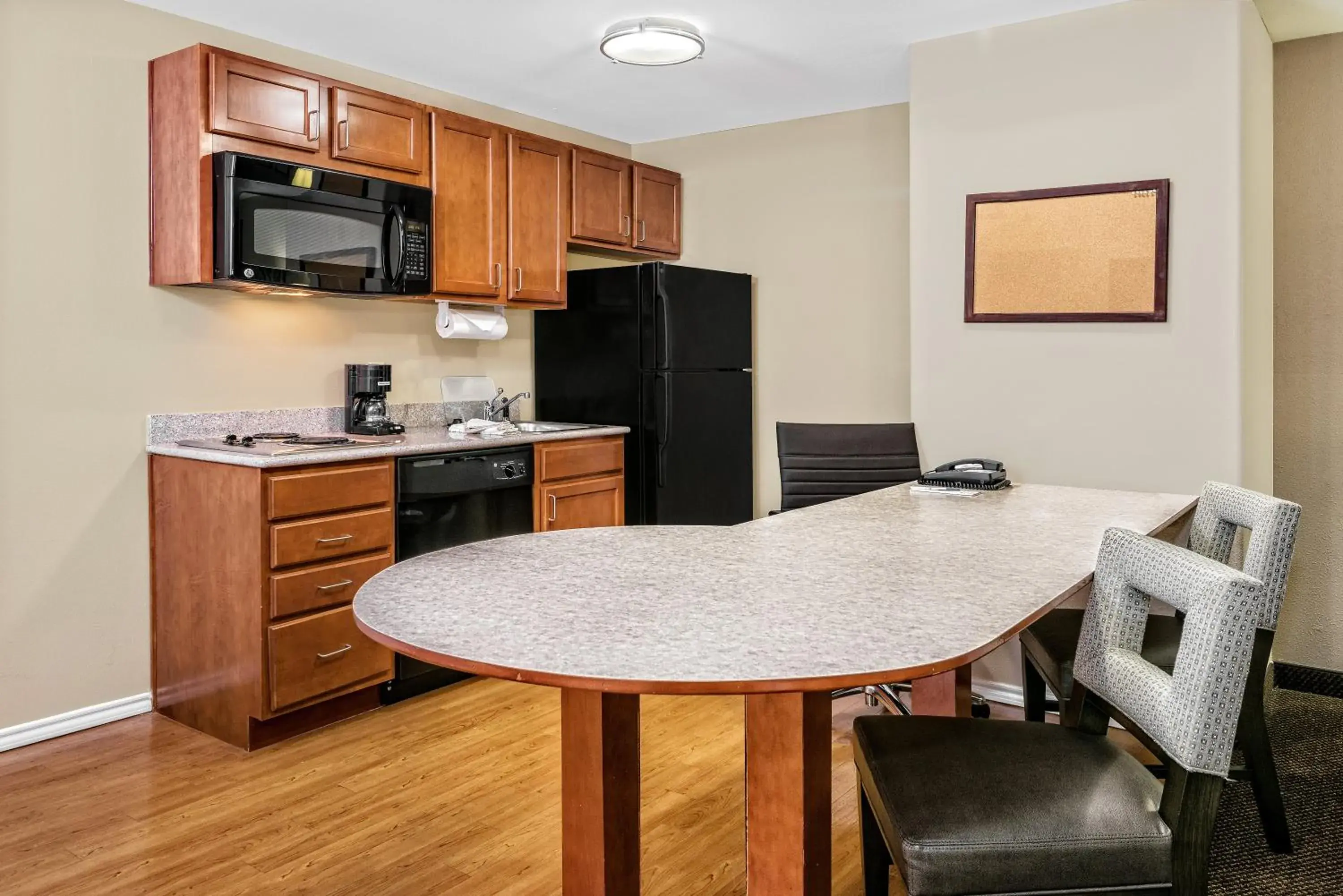 Photo of the whole room, Kitchen/Kitchenette in Candlewood Suites Galveston
