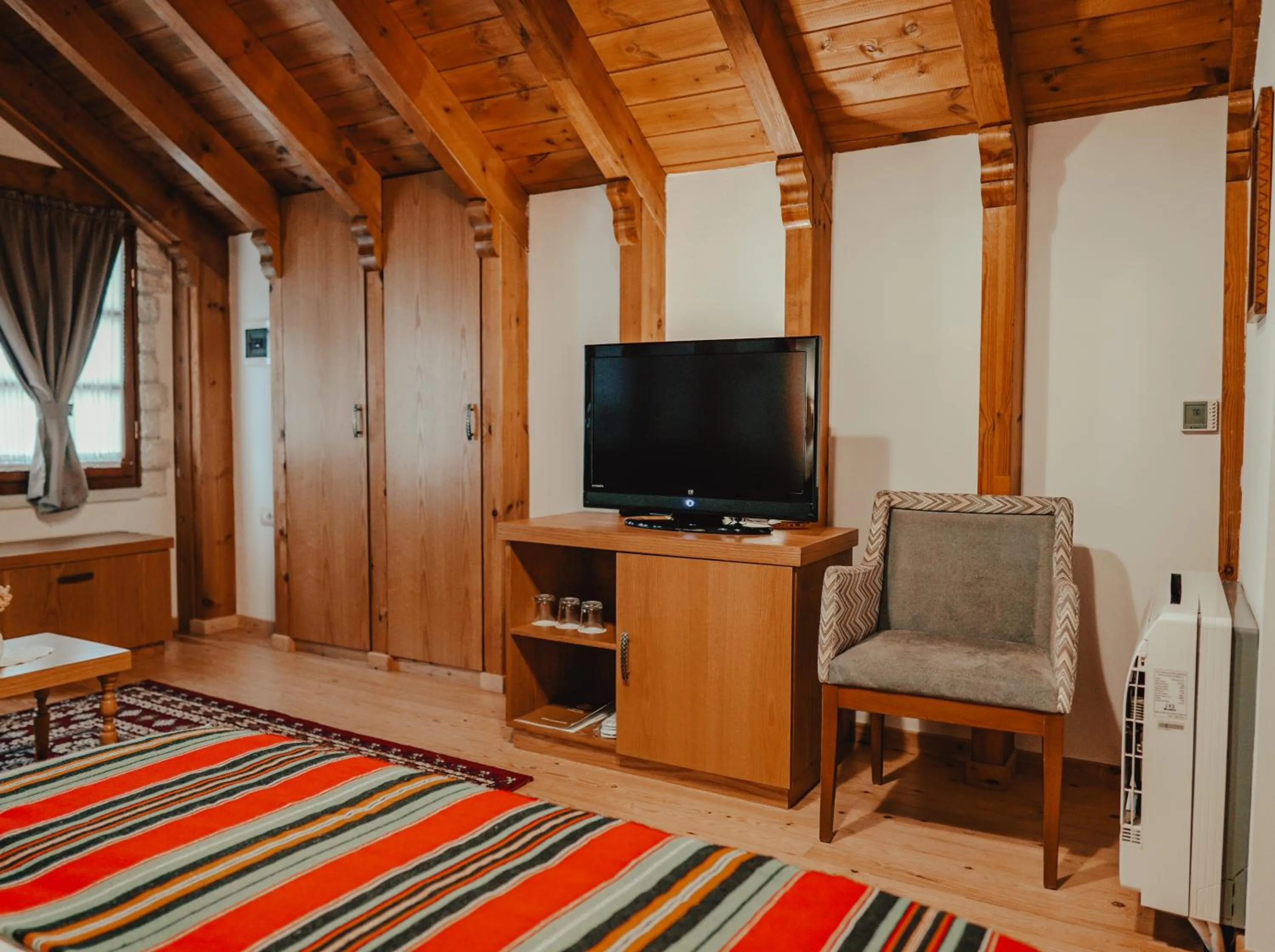 TV and multimedia in Hotel Argjiro