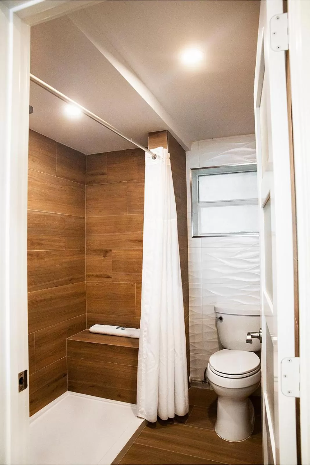 Shower in Sun Tower Hotel & Suites on the Beach