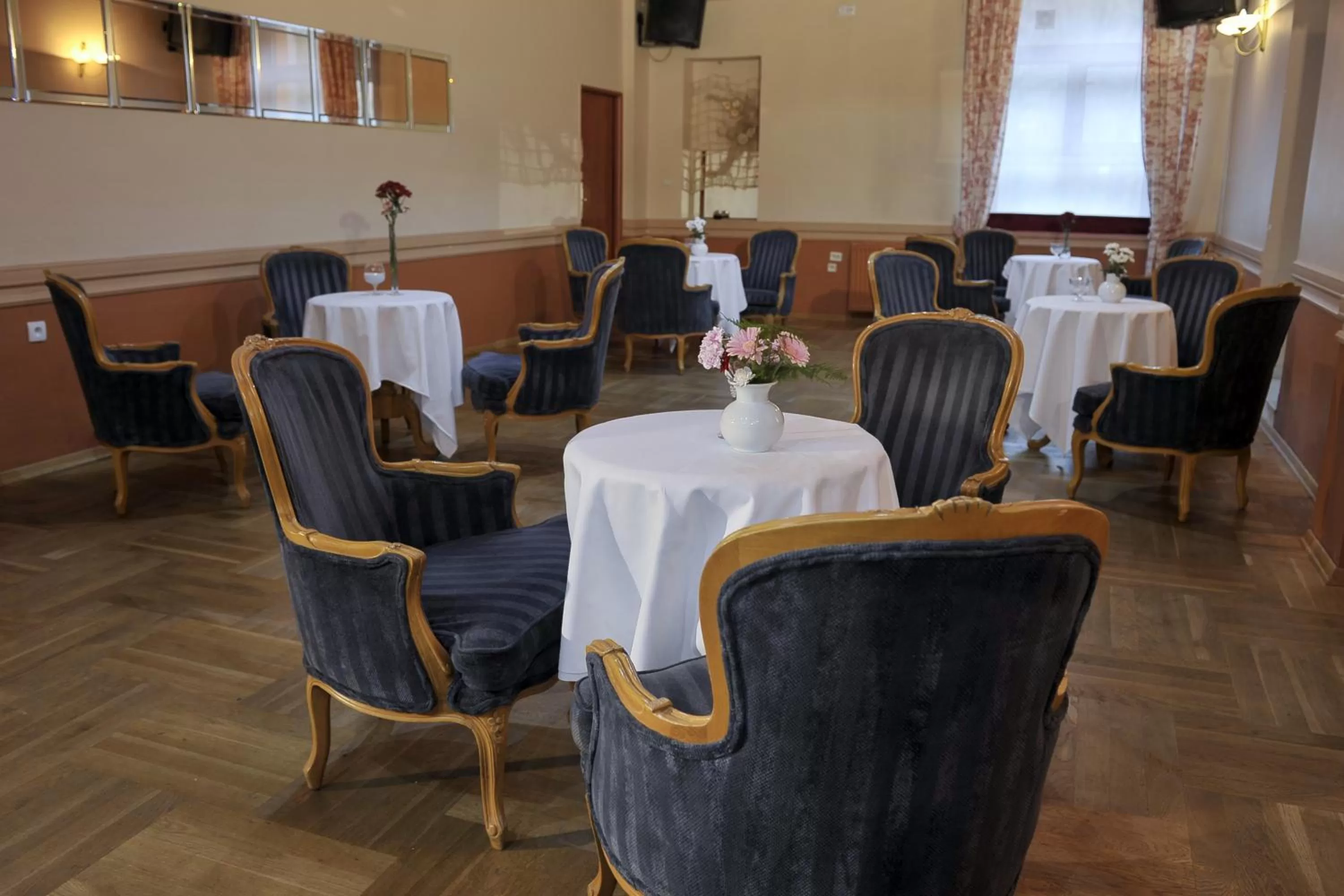 Lounge or bar in Hotel Mir-Jan SPA