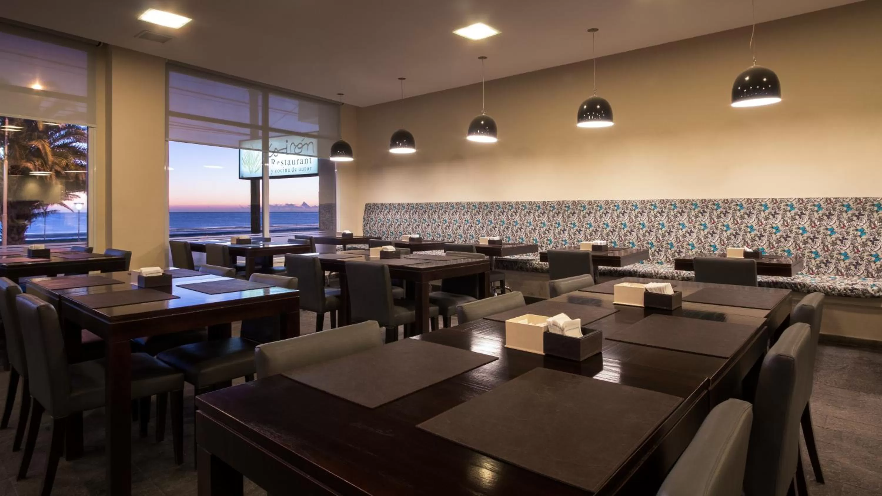 Lounge or bar in Dazzler by Wyndham Puerto Madryn