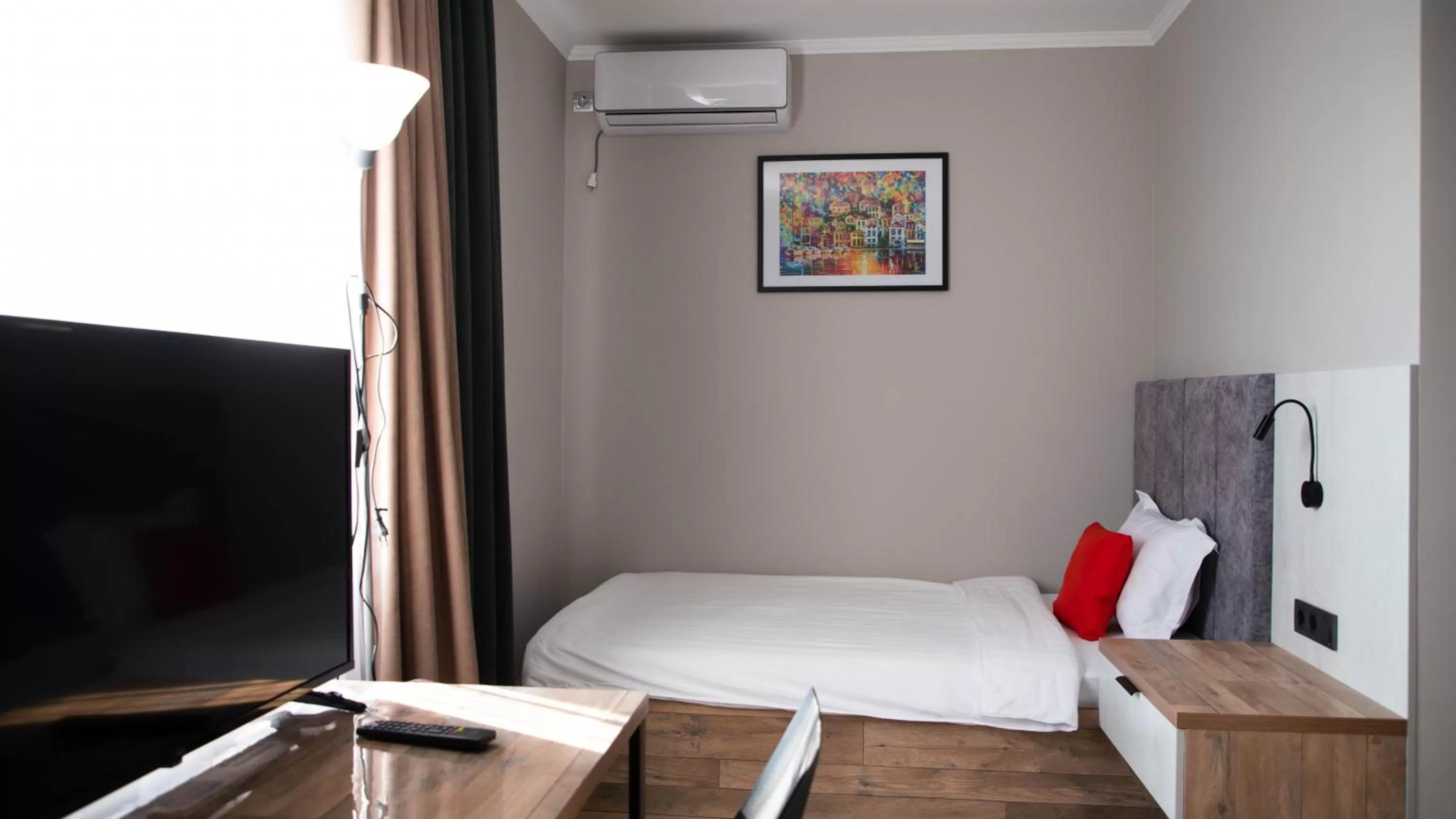 Photo of the whole room in Zodiac