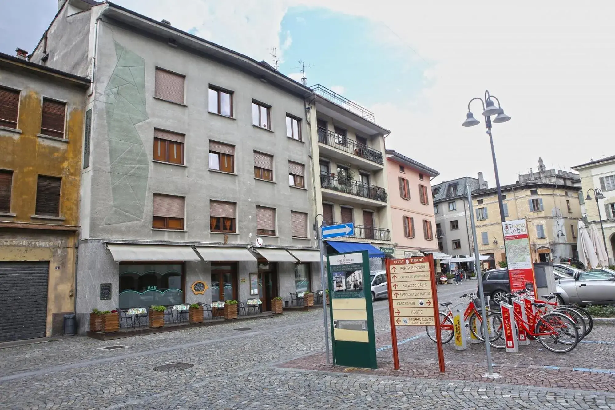 Facade/entrance, Property Building in Albergo Gusmeroli