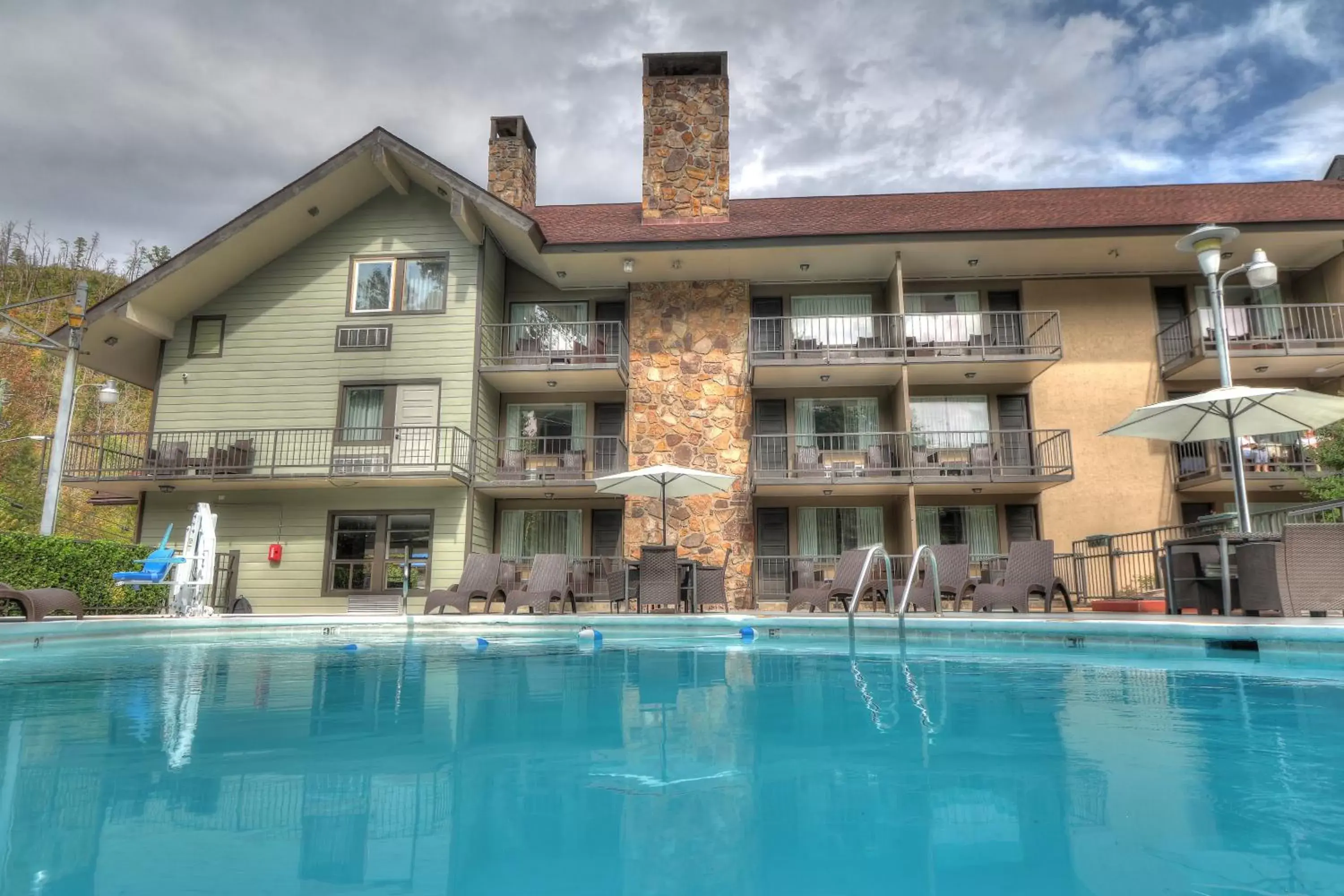 Pool view, Property Building in River Edge Inn