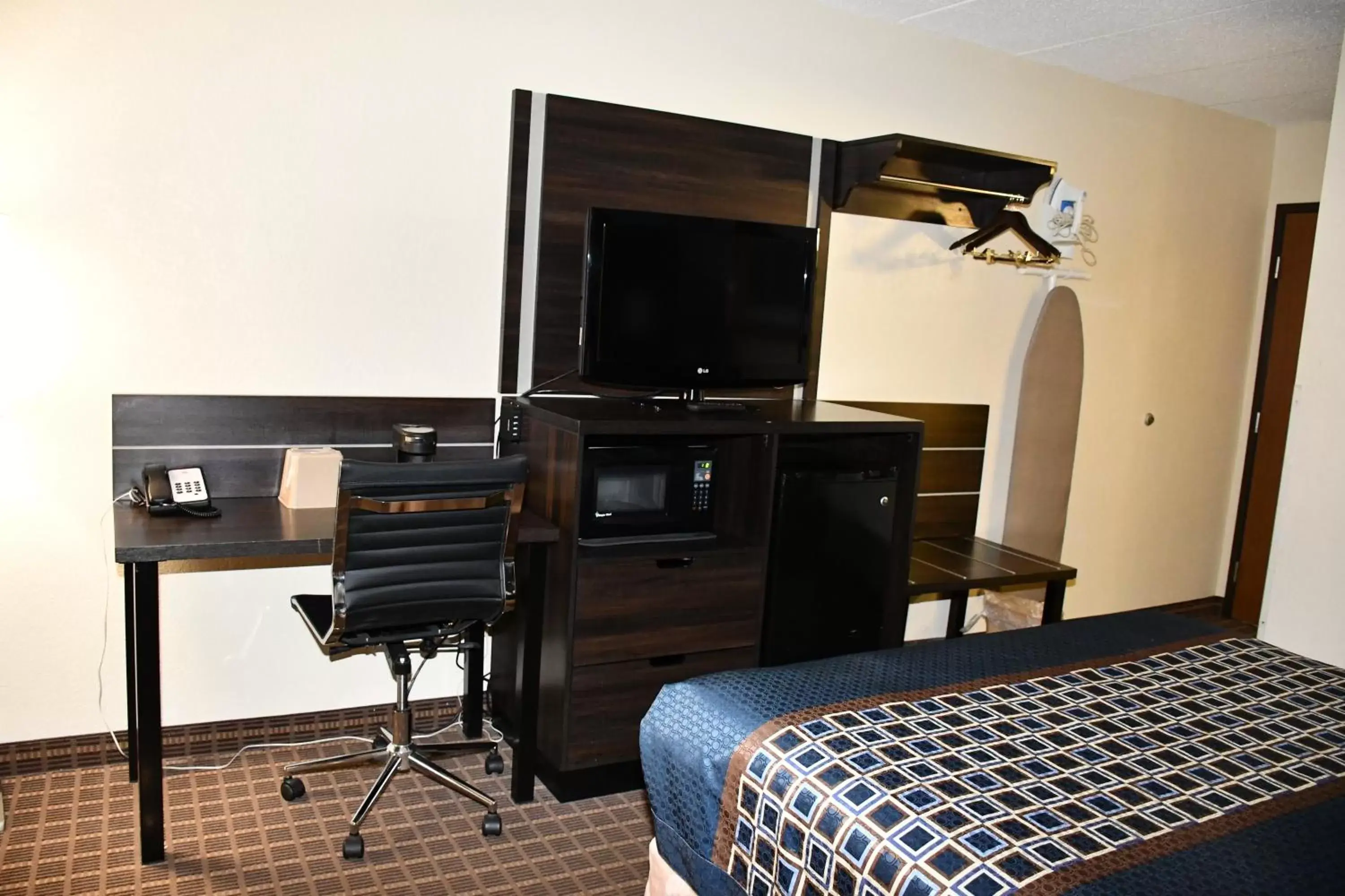 TV/Entertainment Center in Stillwater Inn & Suites