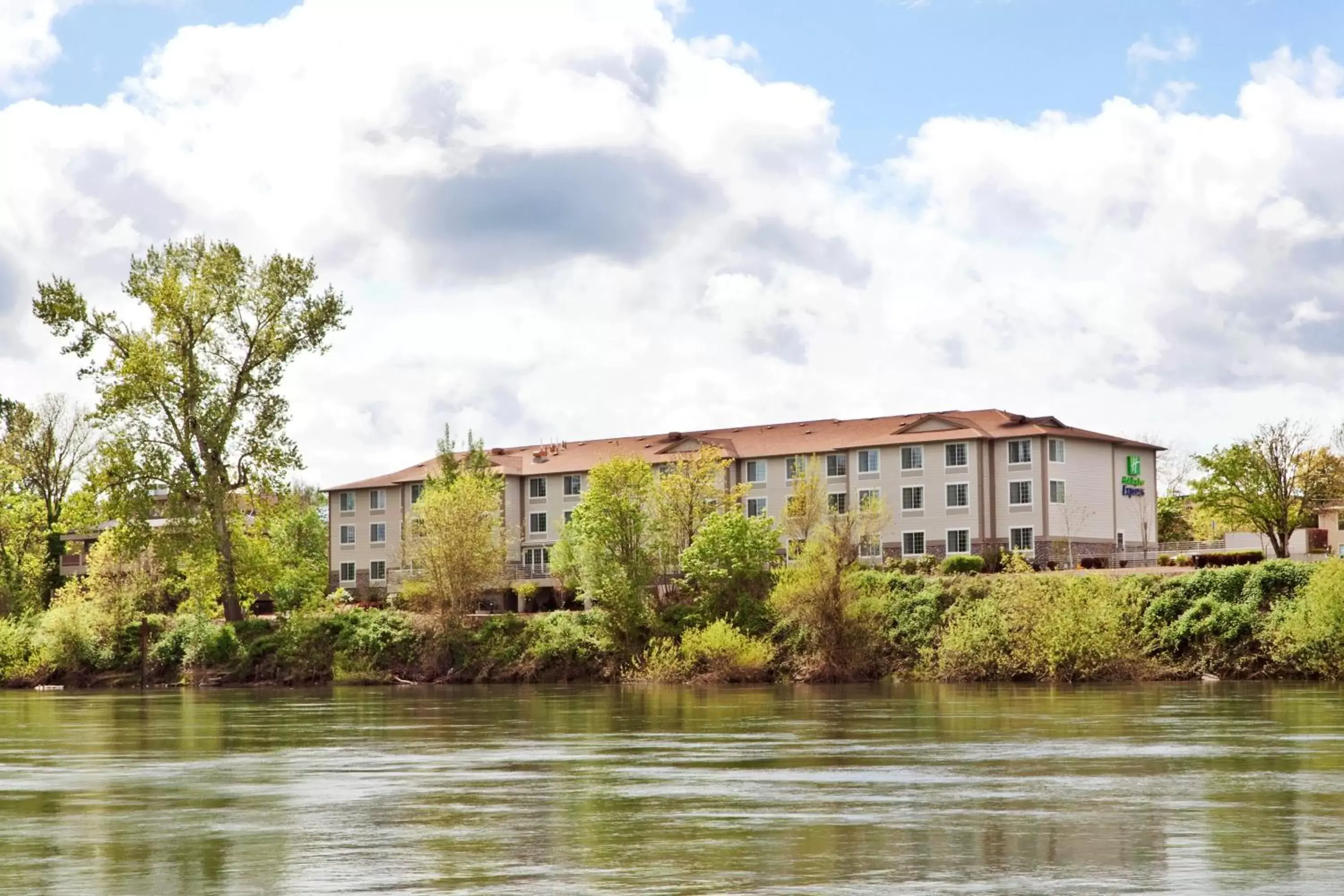 Property Building in Holiday Inn Express Corvallis-On the River, an IHG Hotel
