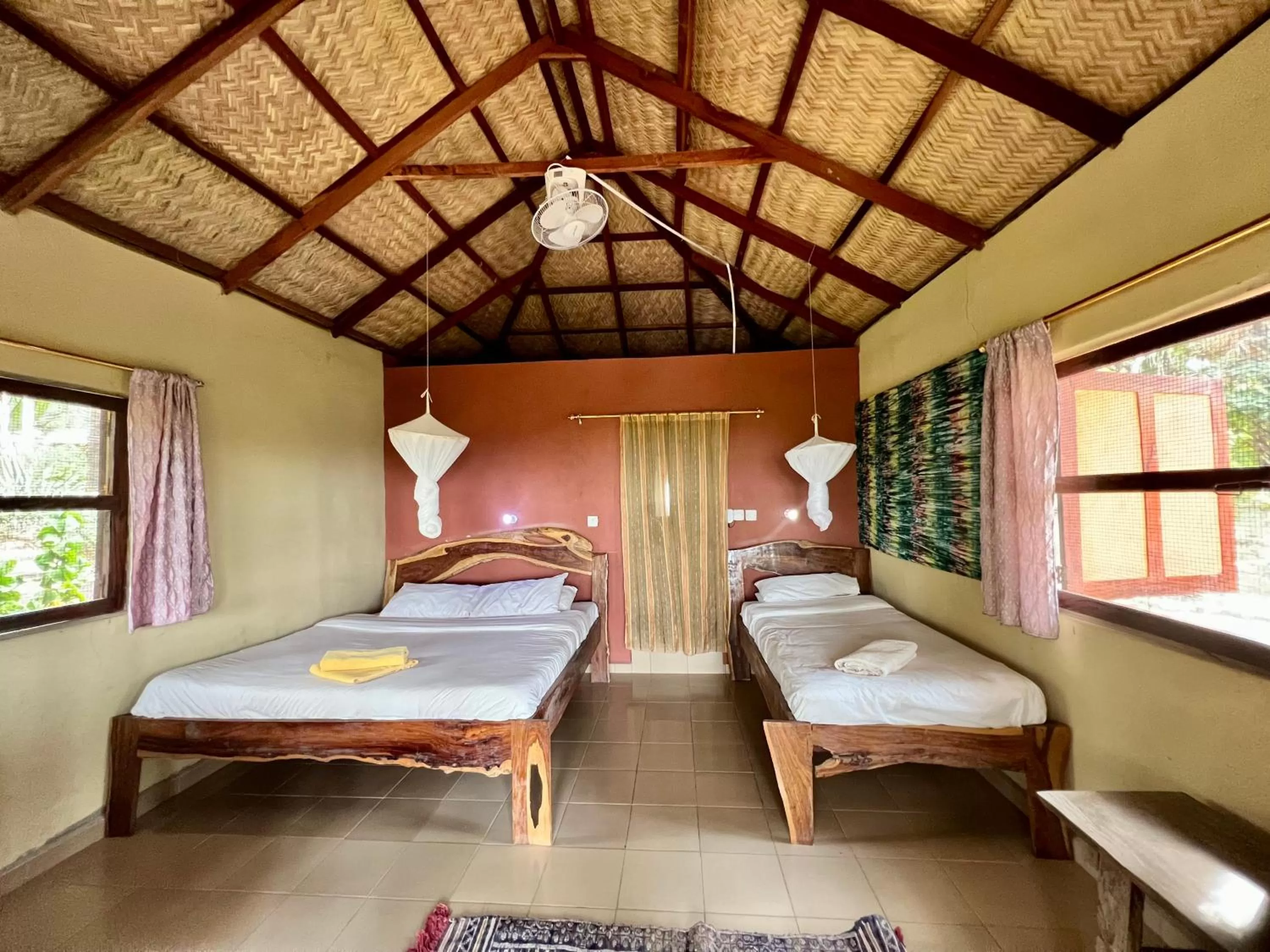 Photo of the whole room, Bed in Nemasu Eco-lodge
