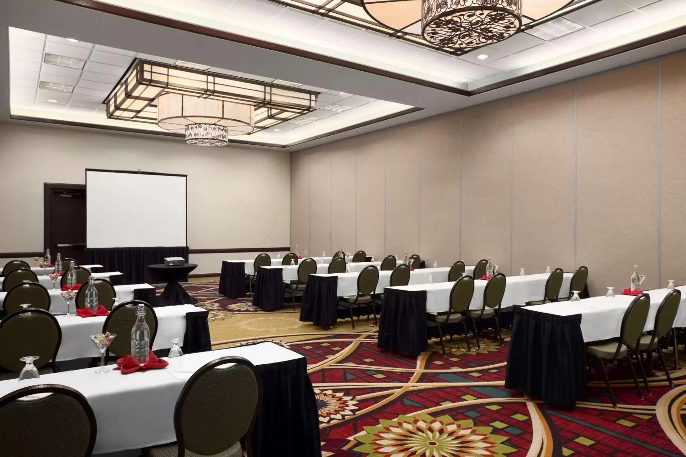 Meeting/conference room, Business Area/Conference Room in Embassy Suites by Hilton Chicago O'Hare Rosemont