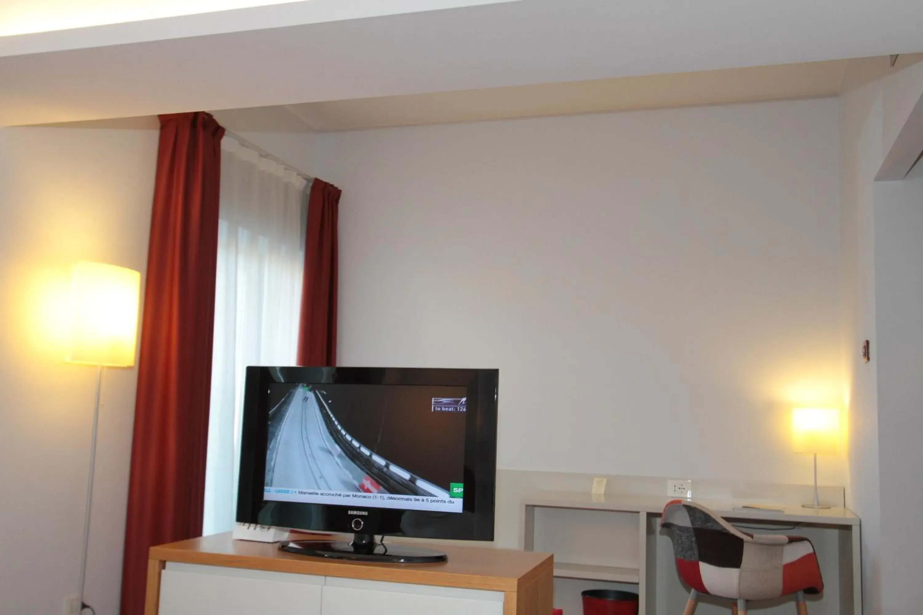 Photo of the whole room, TV/Entertainment Center in Hotel La Sosta