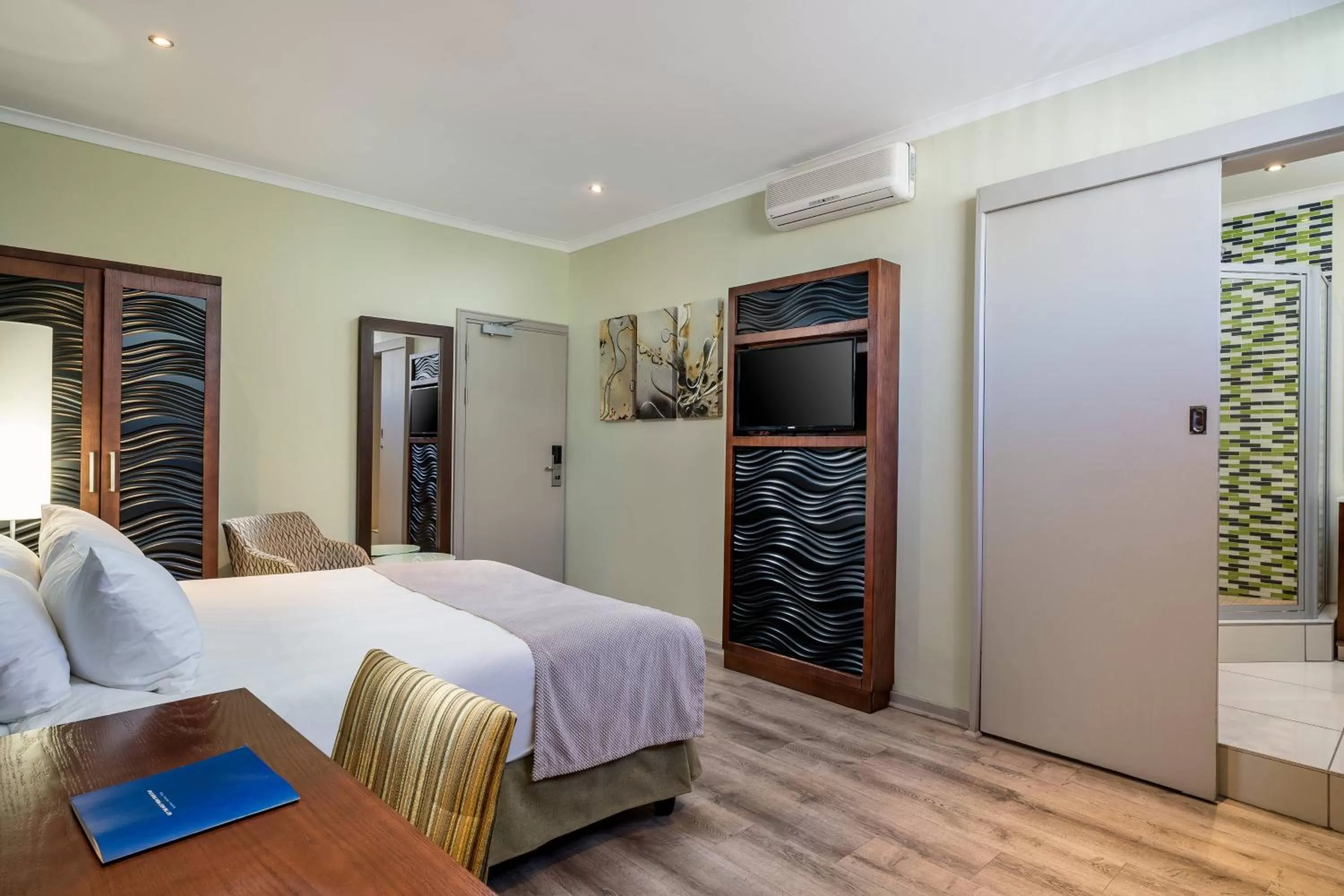 Photo of the whole room, Bed in Protea Hotel by Marriott Upington