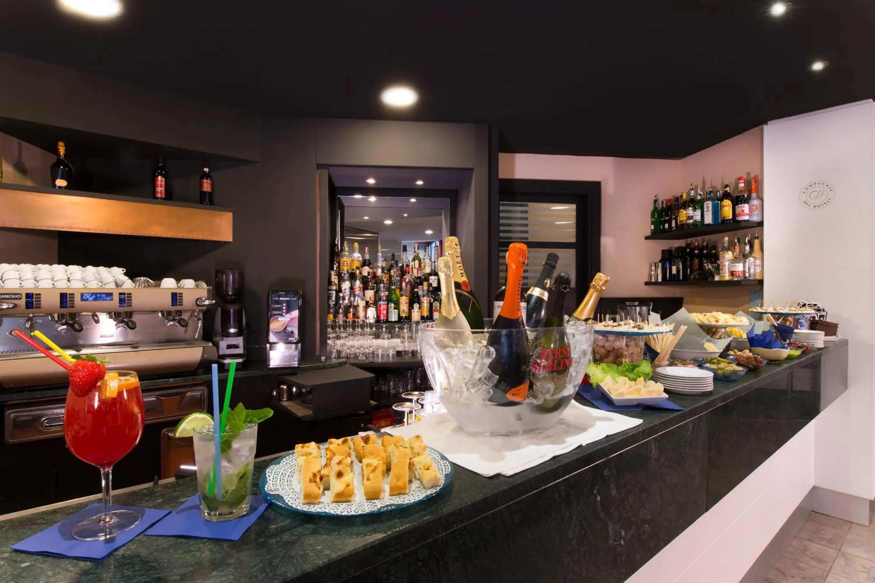 Lounge or bar, Lounge/Bar in Cdh Hotel Parma & Congressi