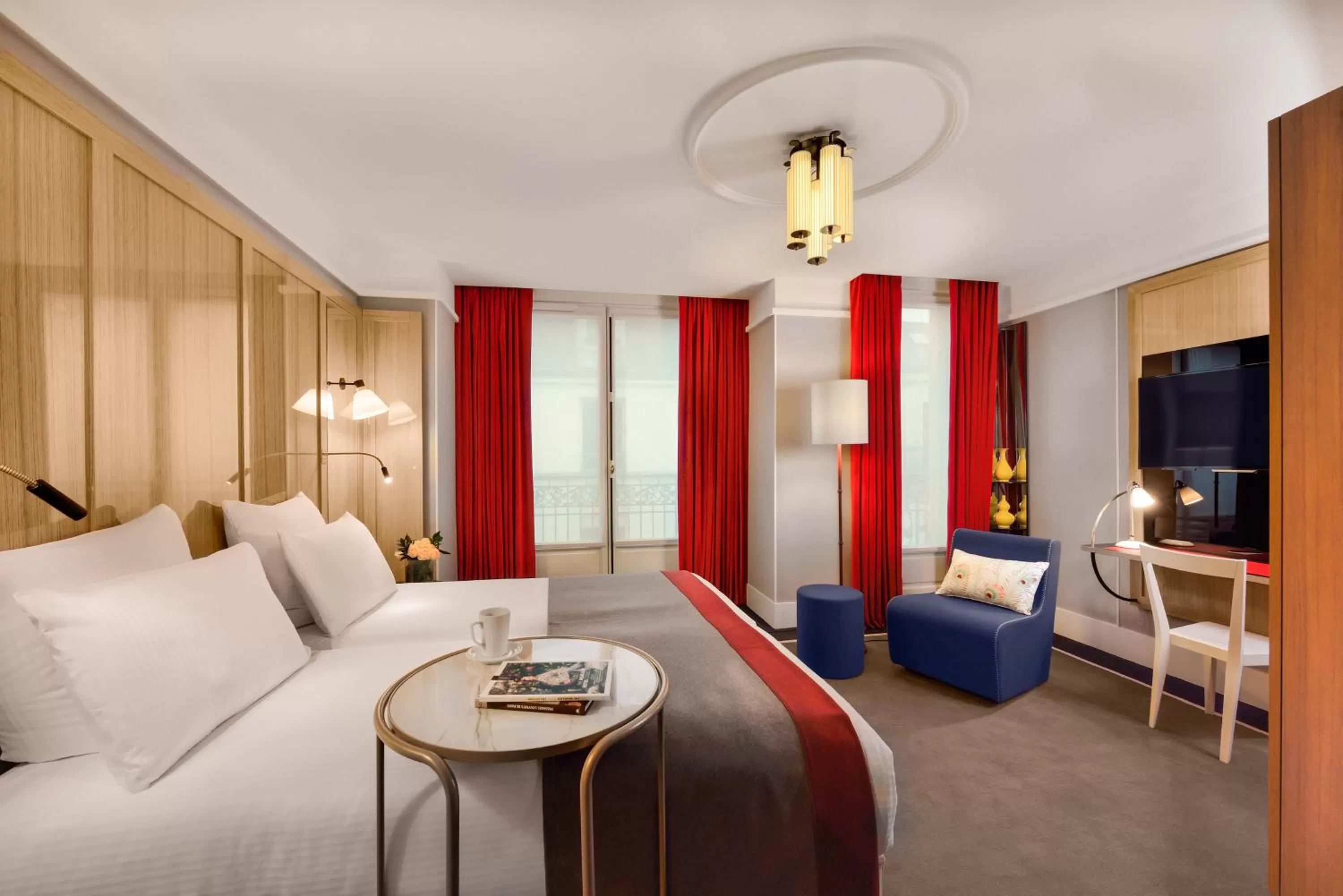 Bedroom, Bed in l'Echiquier Opéra Hotel Paris - MGallery Collection