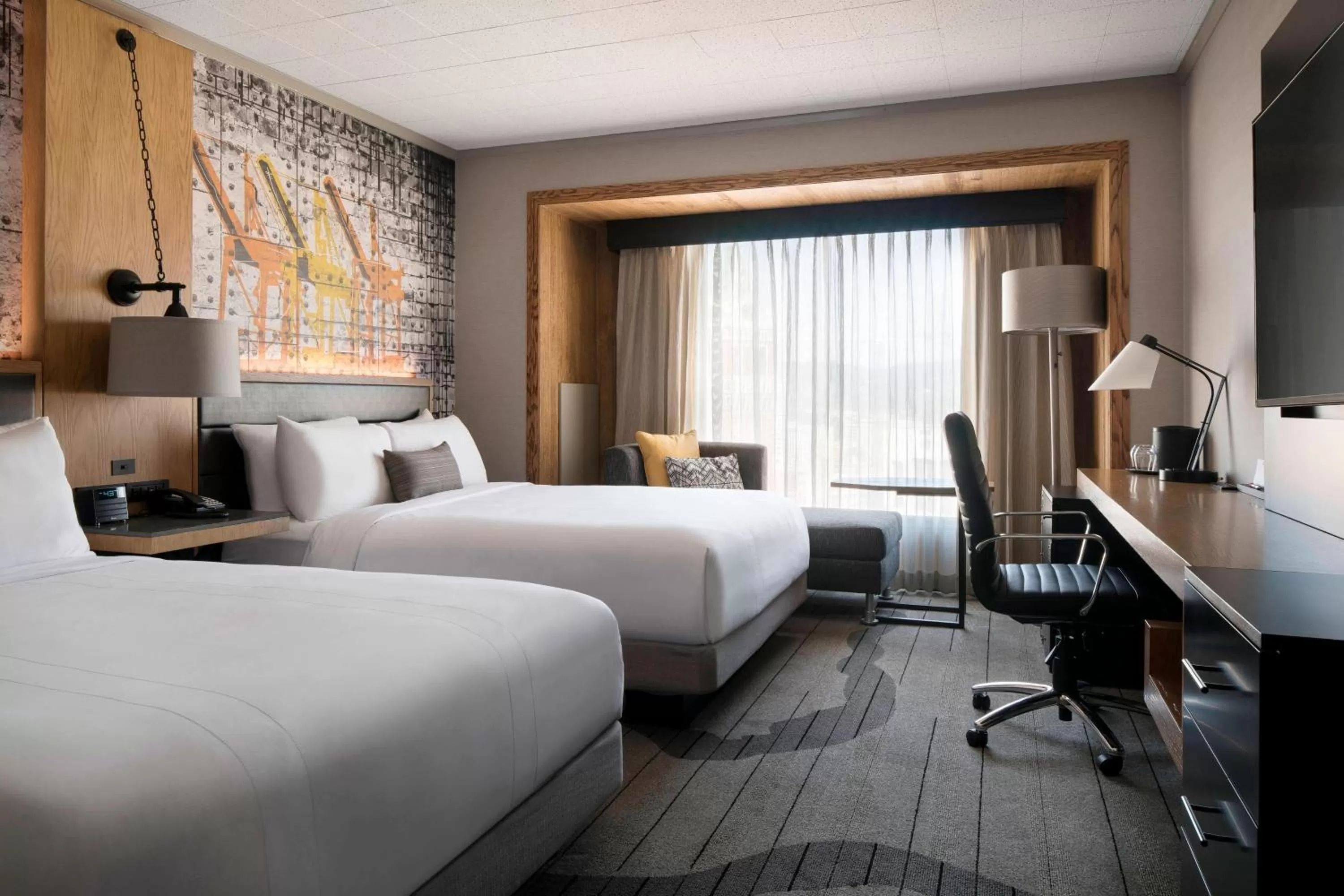 Photo of the whole room, Bed in Oakland Marriott City Center