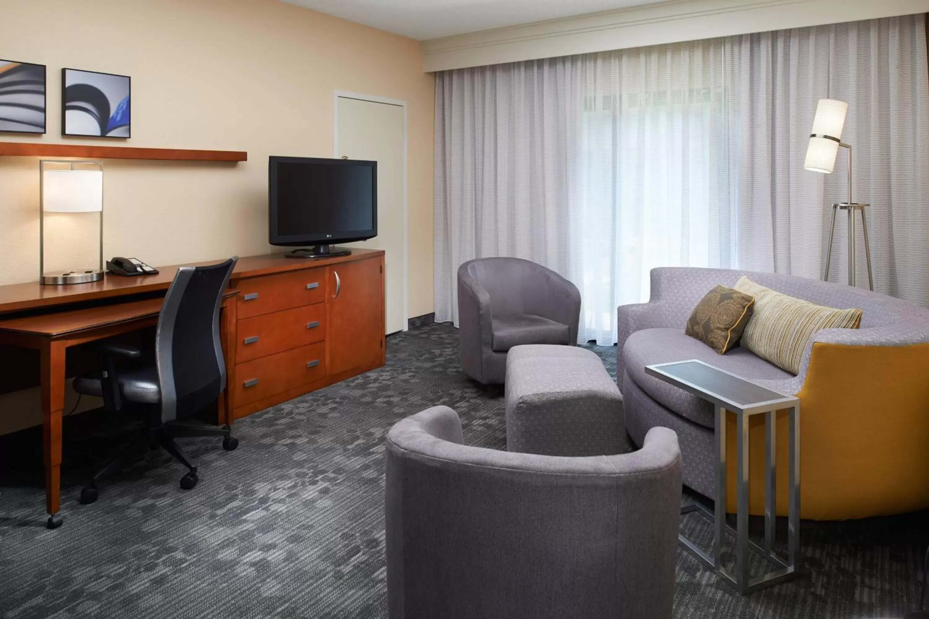 Living room, Seating Area in Courtyard by Marriott Lexington North