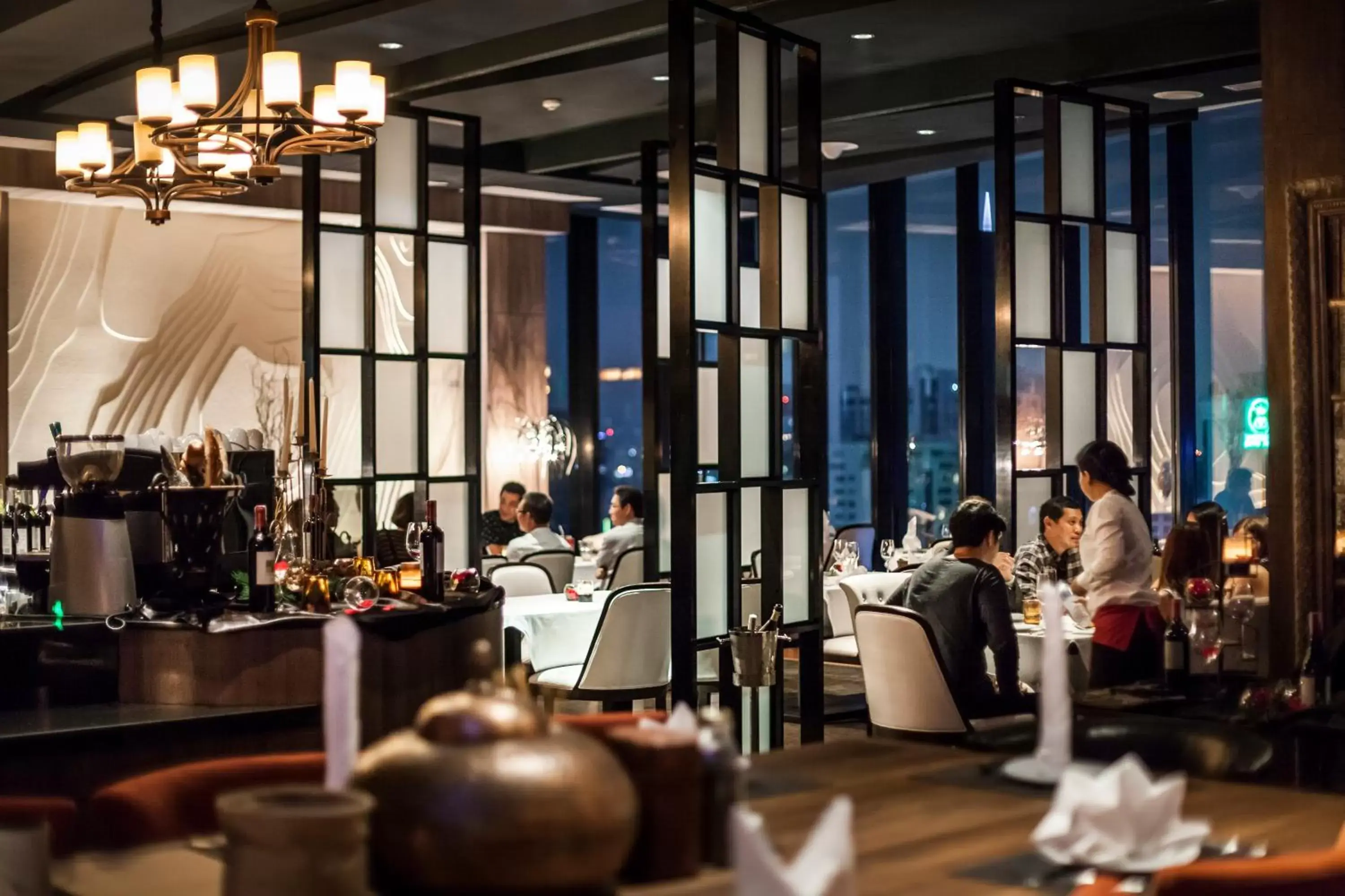 Restaurant/Places to Eat in The Continent Boutique Hotel Bangkok Sukhumvit by Compass Hospitality