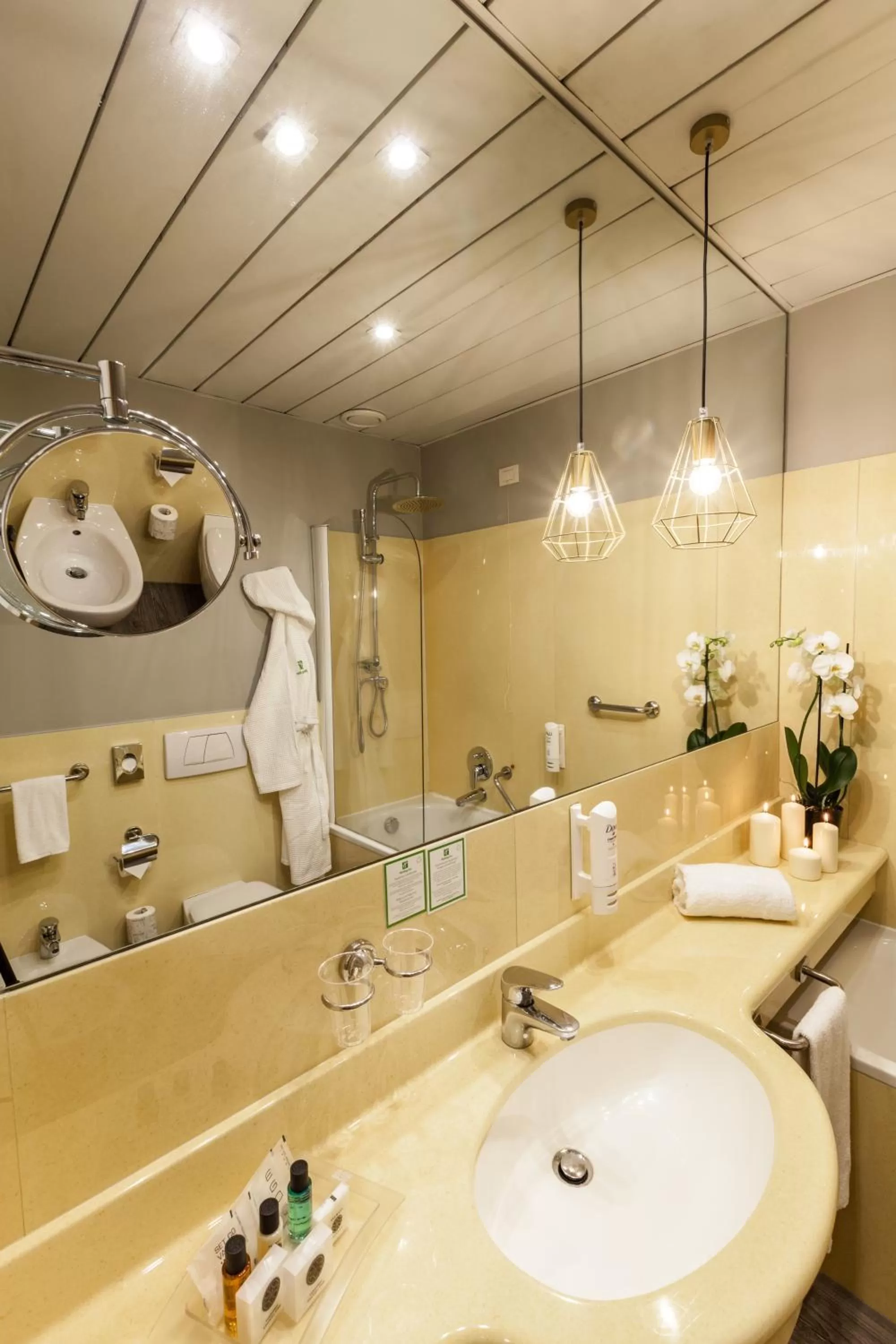 Bathroom in Holiday Inn Milan Garibaldi Station by IHG