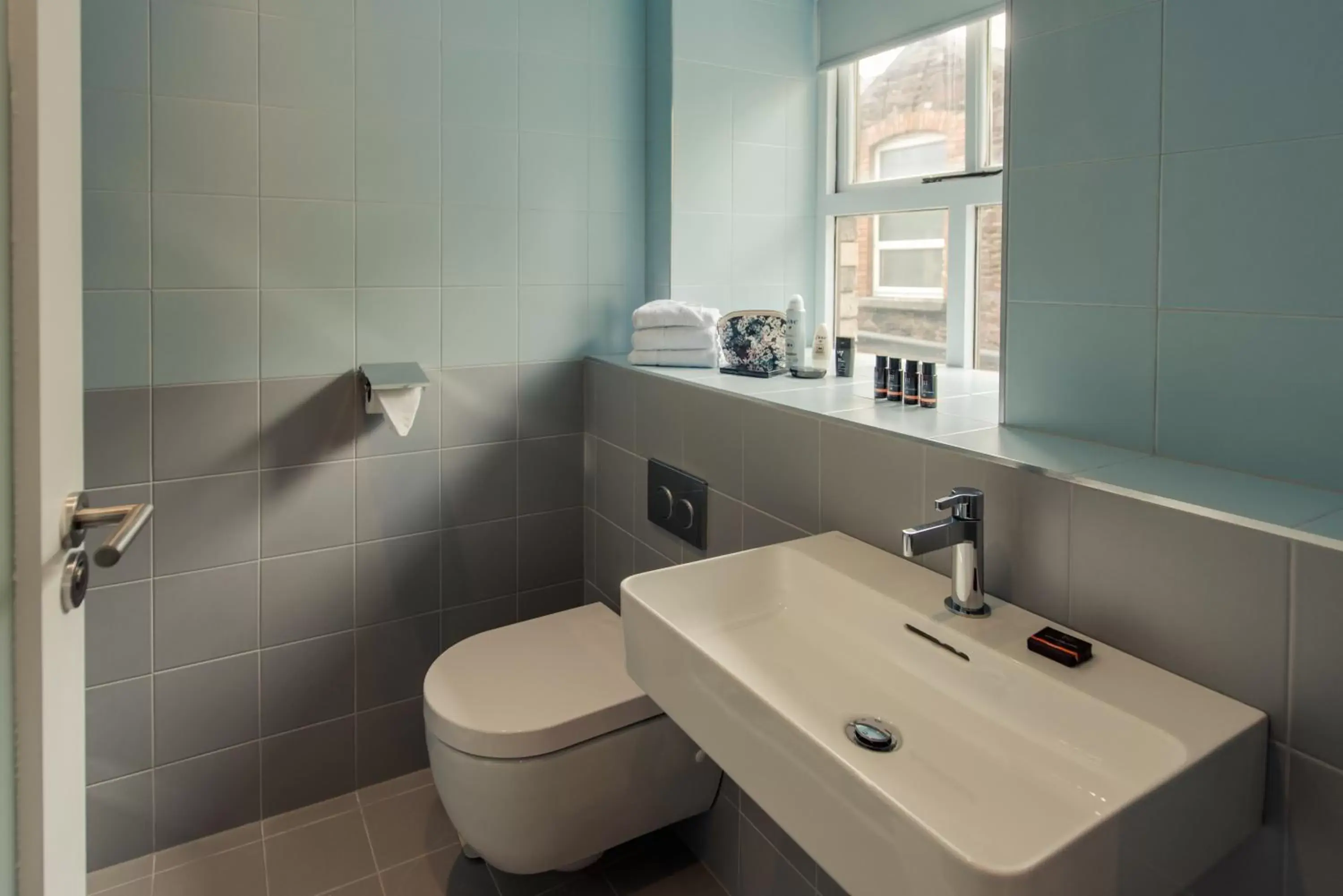 Toilet, Bathroom in Hotel Isaacs Cork City