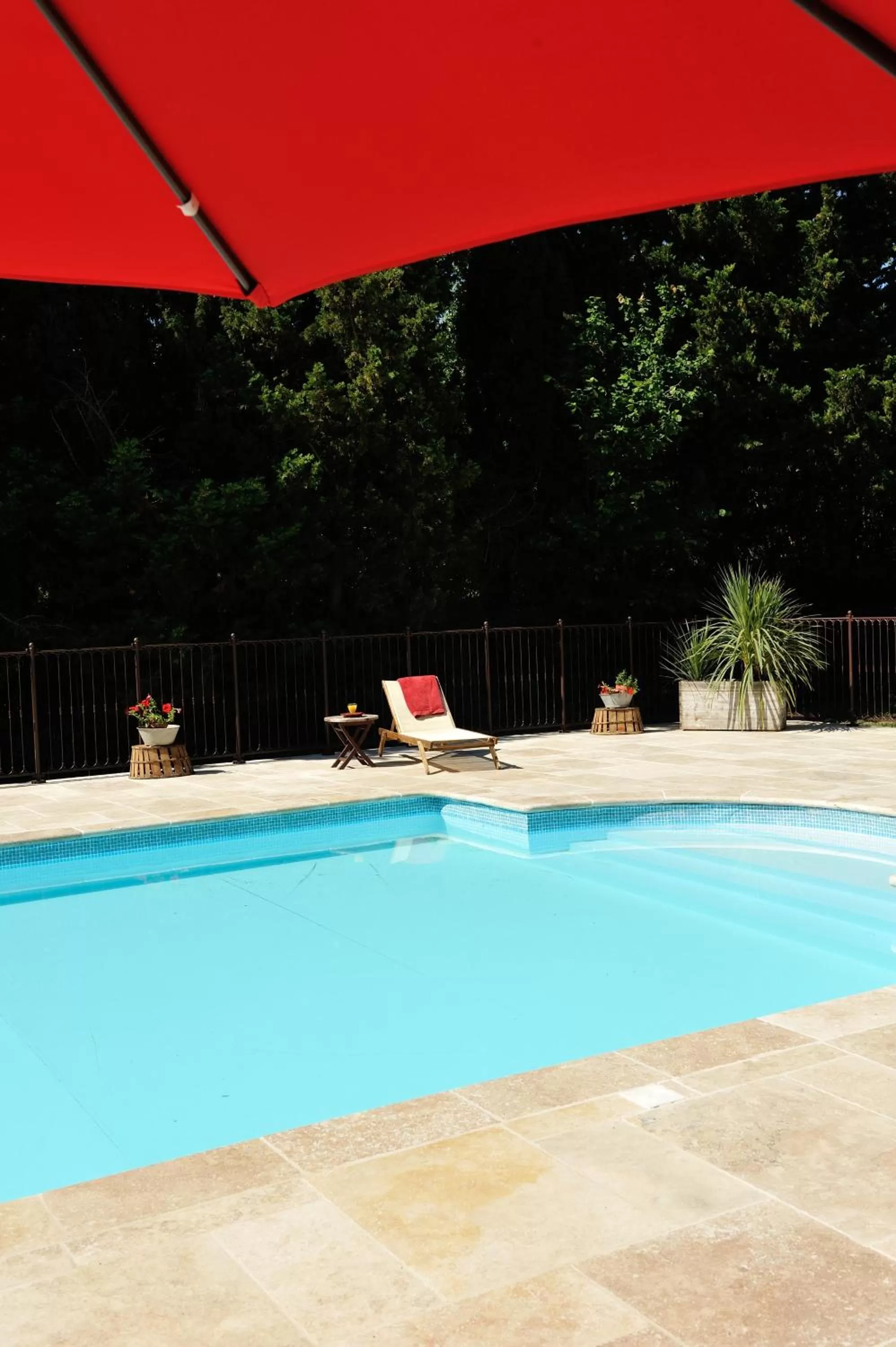 Swimming pool in Chambres d'Hotes Domaine des Machottes