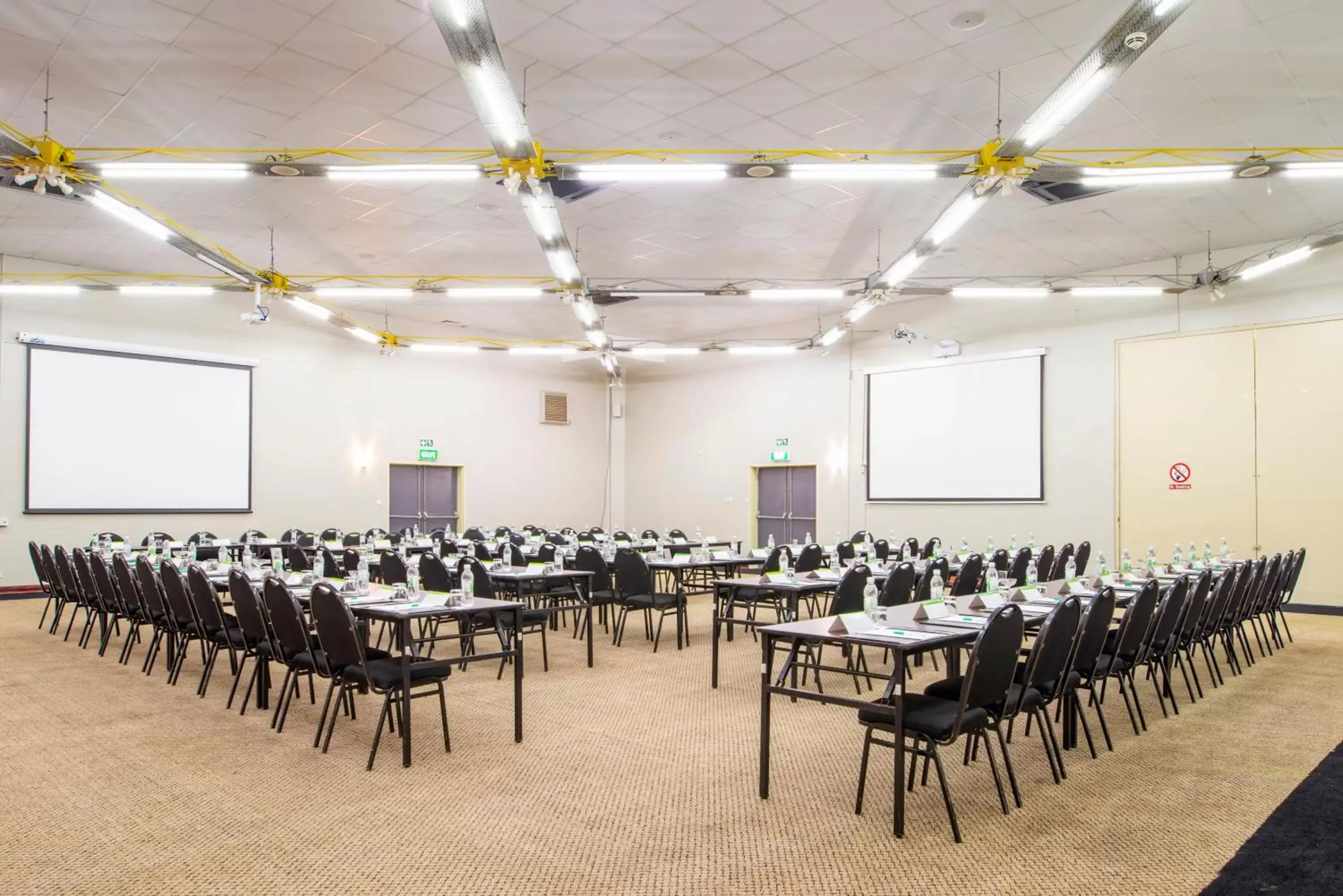 Meeting/conference room in Holiday Inn - Bulawayo, an IHG Hotel