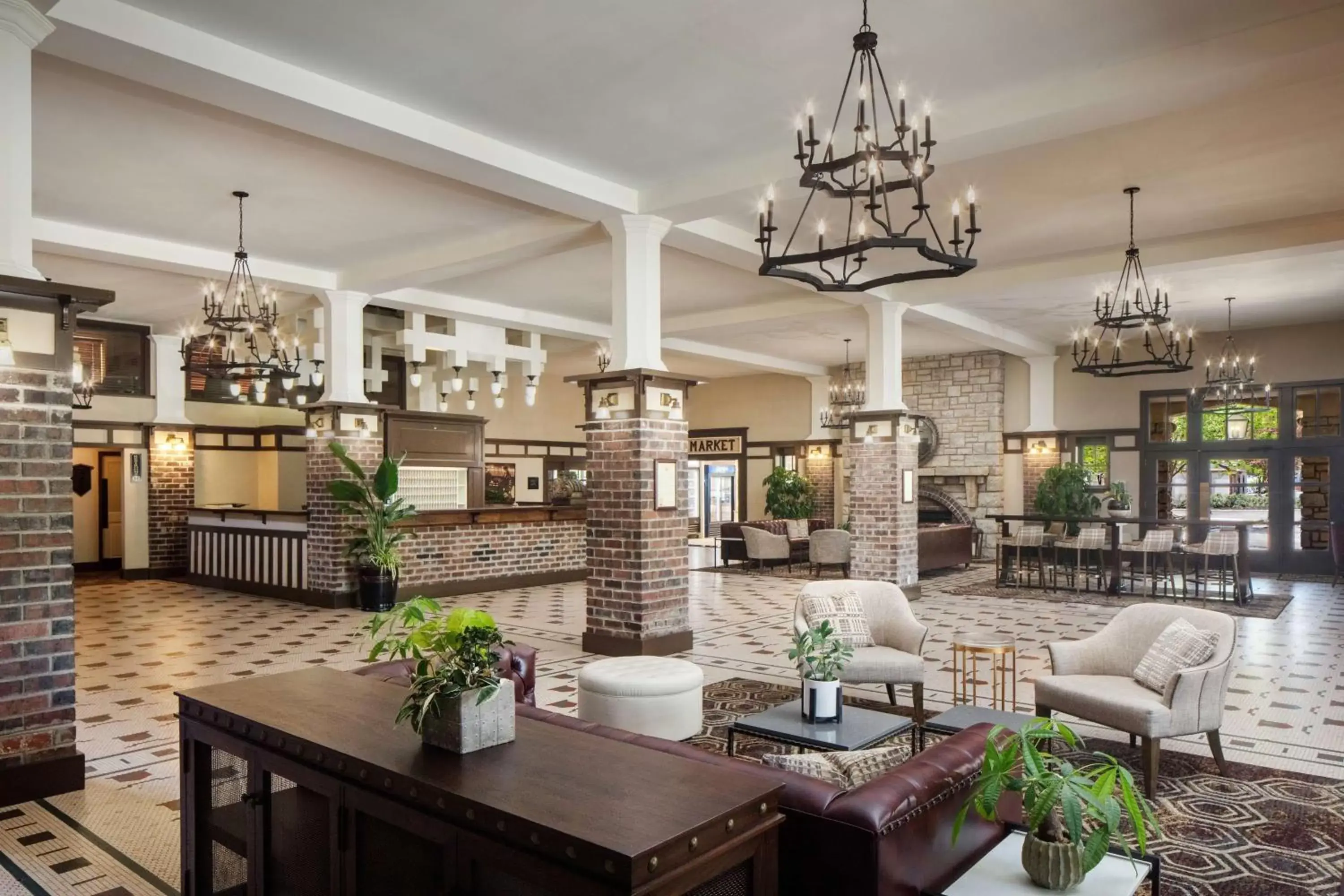 Lobby or reception, Lounge/Bar in The Elms Hotel & Spa, a Destination by Hyatt Hotel