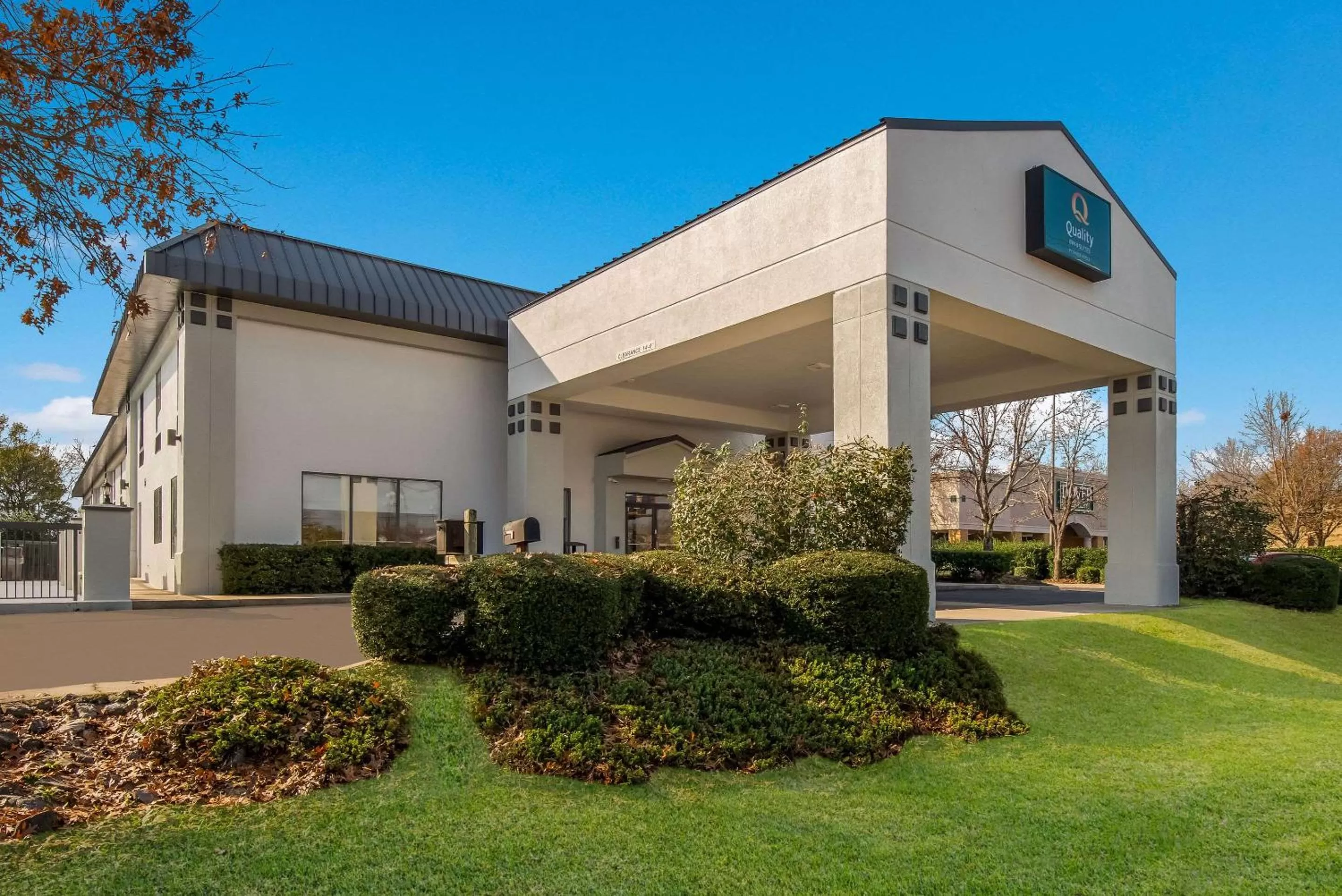 Property building in Quality Inn & Suites Aiken South