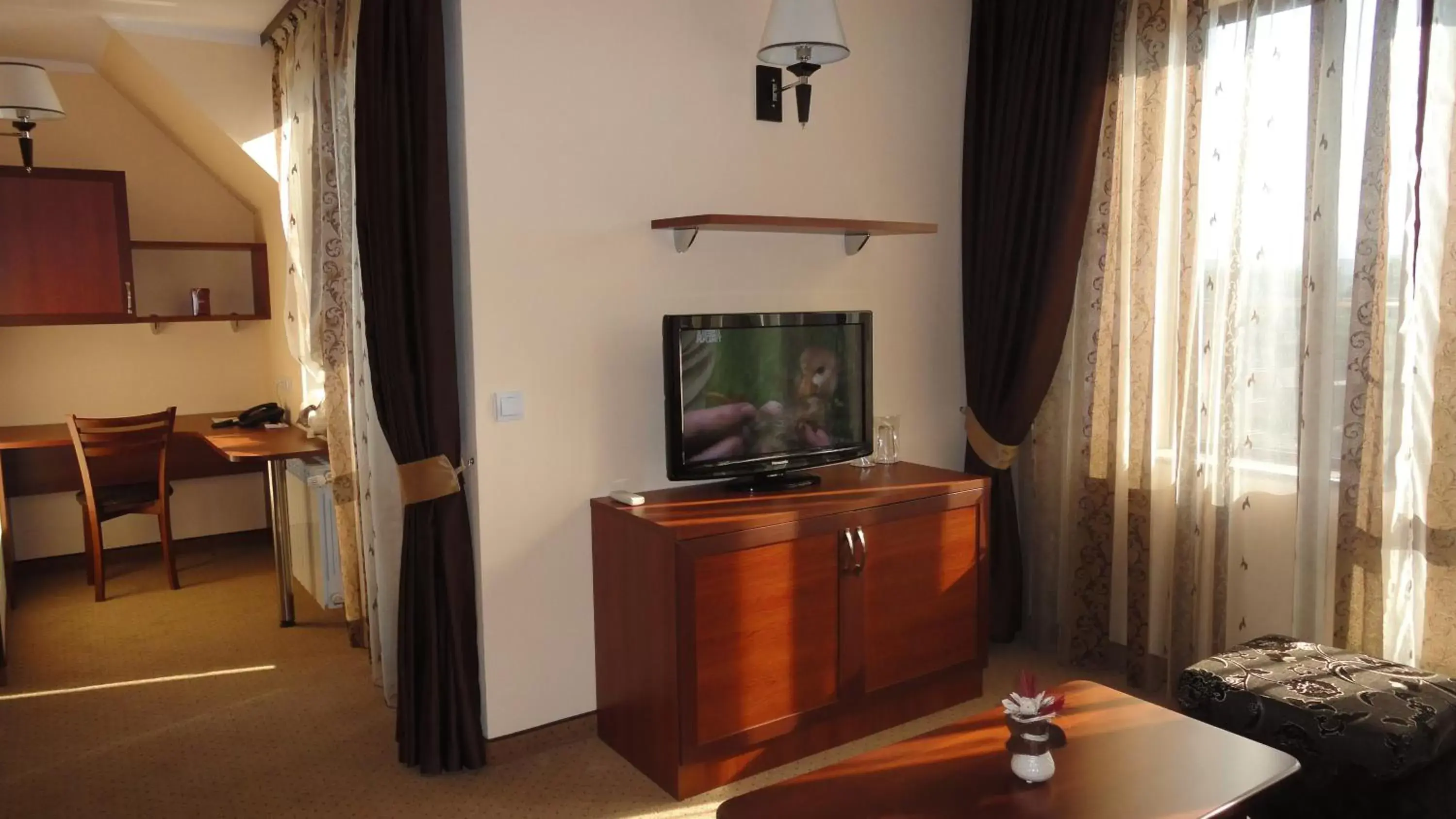 TV and multimedia, TV/Entertainment Center in Favorit Hotel