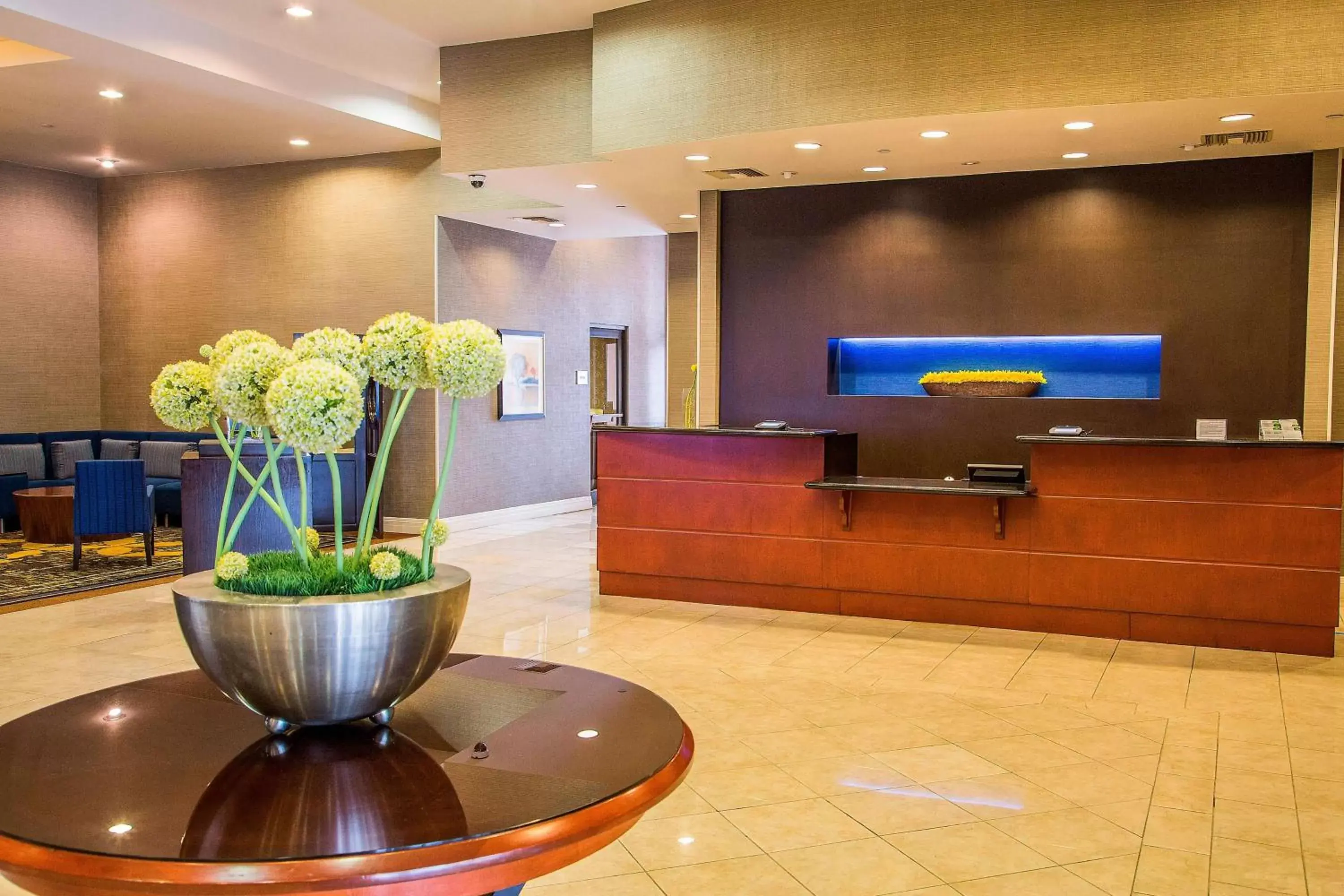 Lobby or reception, TV/Entertainment Center in Courtyard by Marriott Los Angeles Pasadena/Monrovia